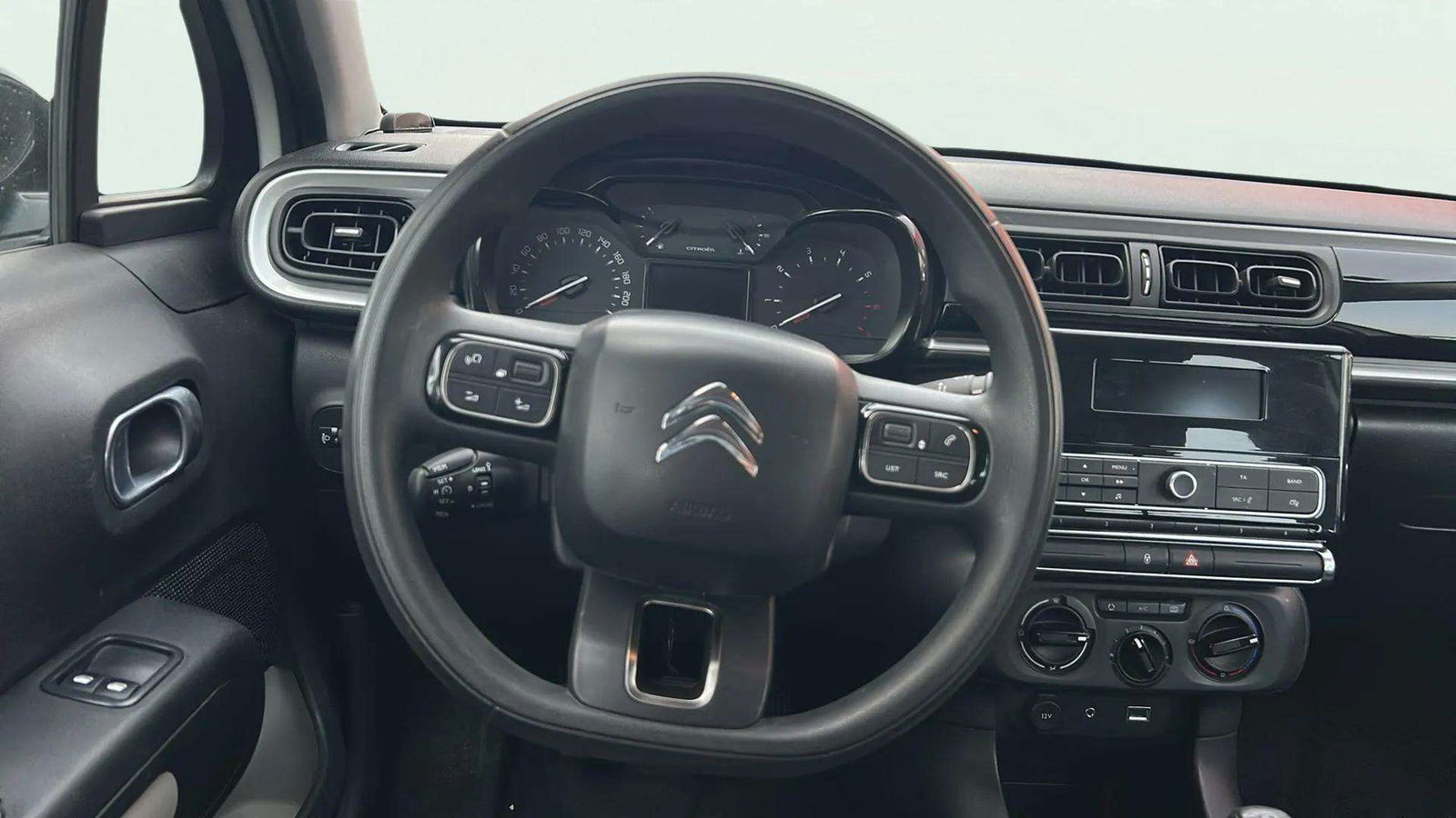 https://cdn-flexicar.caraffinity.it/public_appraisal_images_pro/images/stock/186654/qCfpY2tTL9__7396KBH_9edb37c6933742279f84823c2b5f0ddc_Interior_8.jpeg.jpg