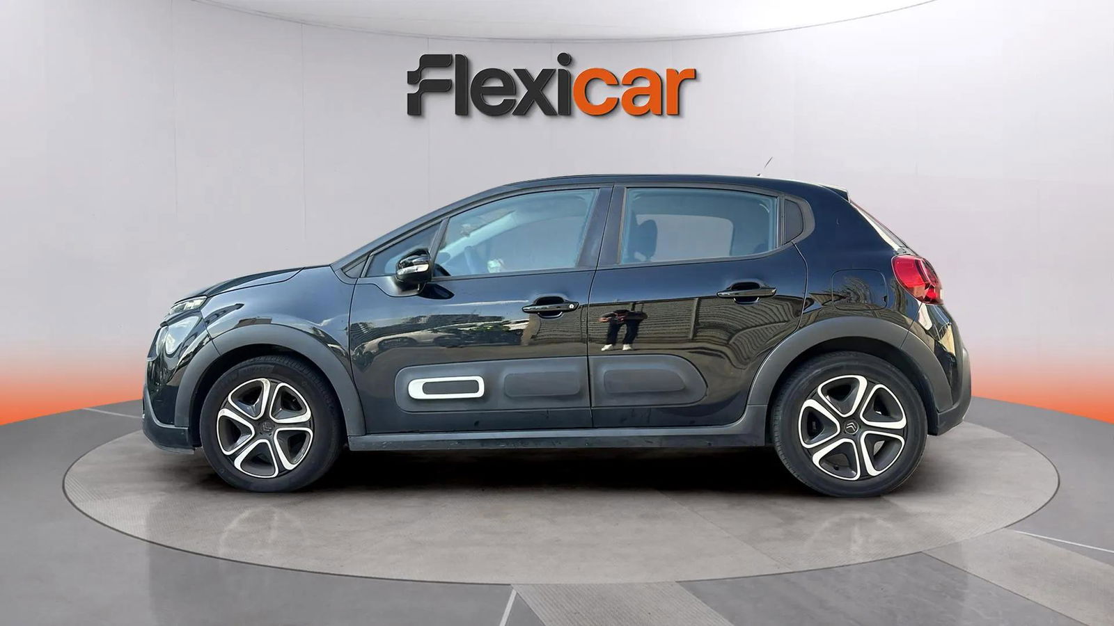 https://cdn-flexicar.caraffinity.it/public_appraisal_images_pro/images/stock/186924/1MWK8IgEII__hh_dfccd676d8124ae78ccf52af8421cb38_Exterior_2.jpeg.jpg