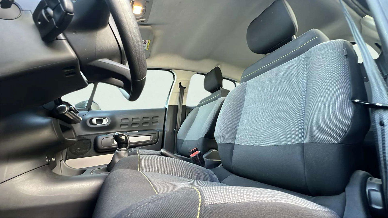 https://cdn-flexicar.caraffinity.it/public_appraisal_images_pro/images/stock/186924/XQkfNC6xwW__hh_dfccd676d8124ae78ccf52af8421cb38_Interior_14.jpeg.jpg