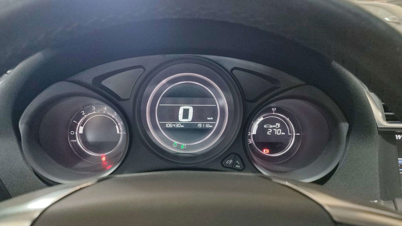 https://cdn-flexicar.caraffinity.it/public_appraisal_images_pro/images/stock/188769/SsPD2kHesG__4937JVW_34073eb77e784149b97b52e372d8c046_Interior_9.jpg.jpg