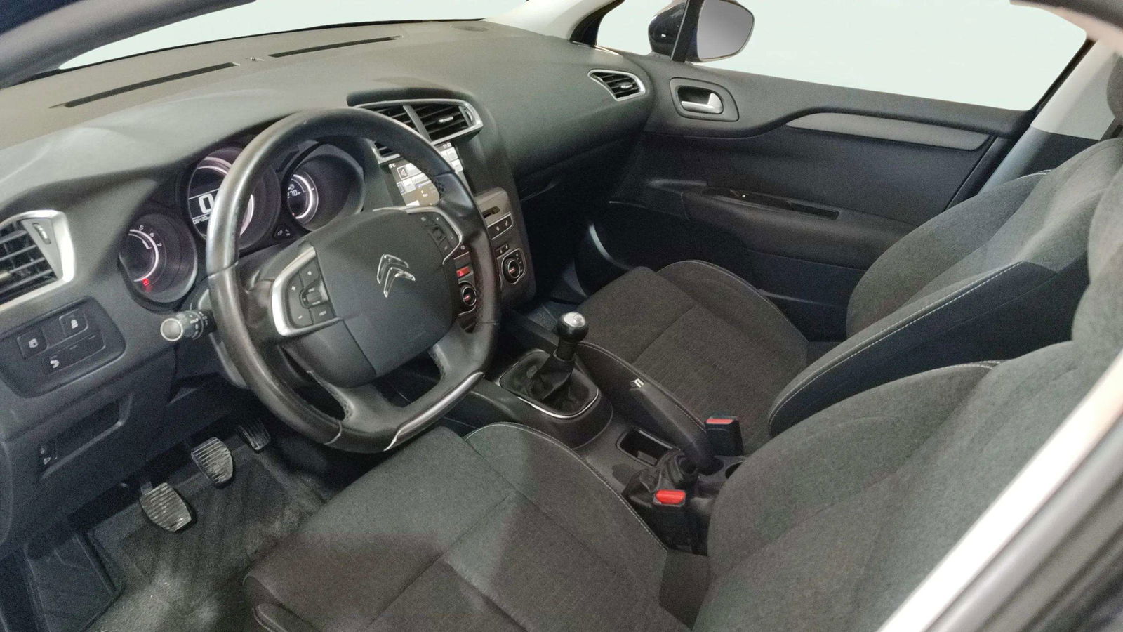https://cdn-flexicar.caraffinity.it/public_appraisal_images_pro/images/stock/188769/wMsX0x3Dtc__4937JVW_34073eb77e784149b97b52e372d8c046_Interior_6.jpg.jpg