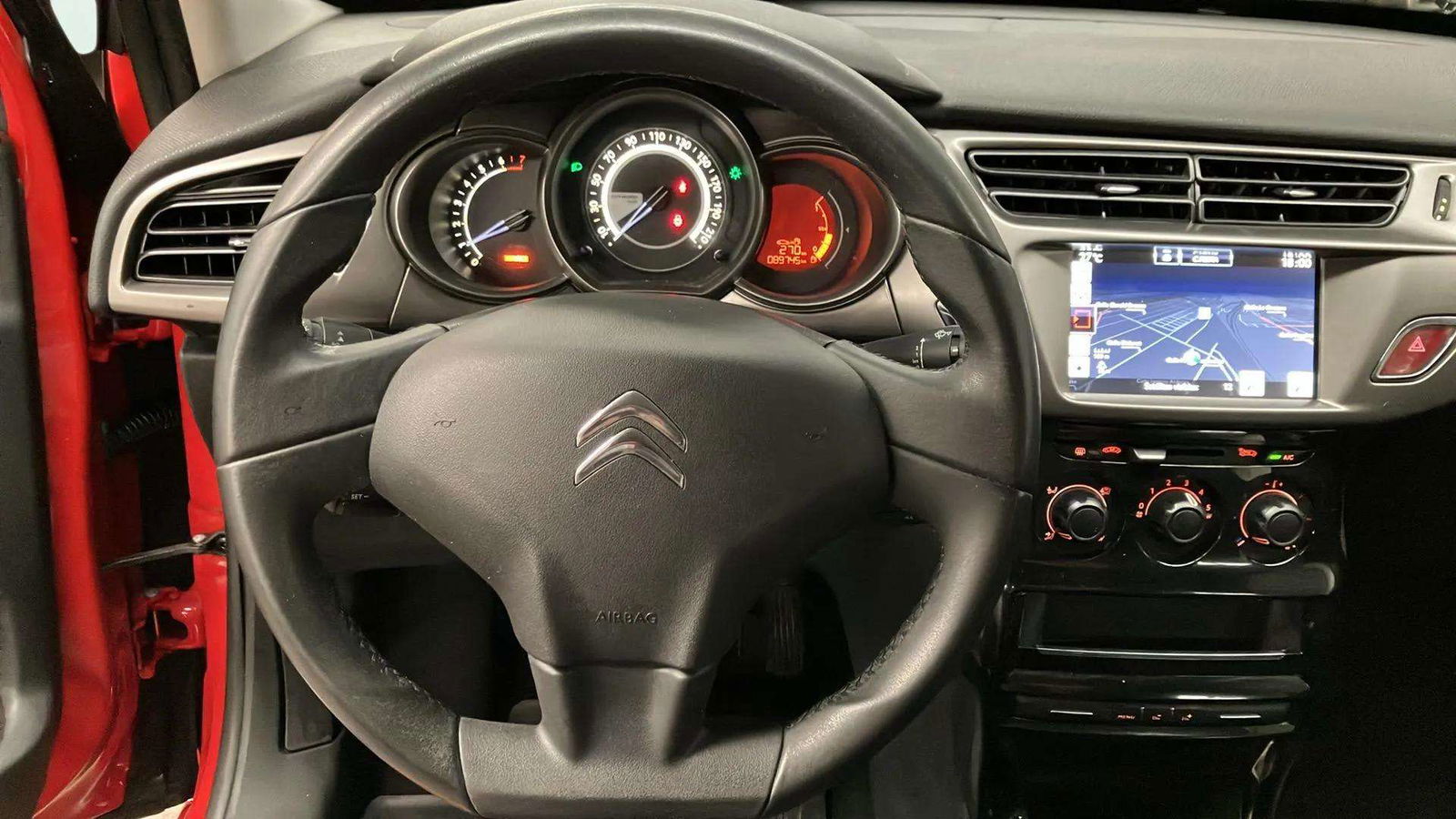 https://cdn-flexicar.caraffinity.it/public_appraisal_images_pro/images/stock/189071/dHufTe7zkm__2_13_Interior_8349JKJ_f557e381d8ef4ab28ea978d1a698e46a_Interior_13.jpeg.jpg