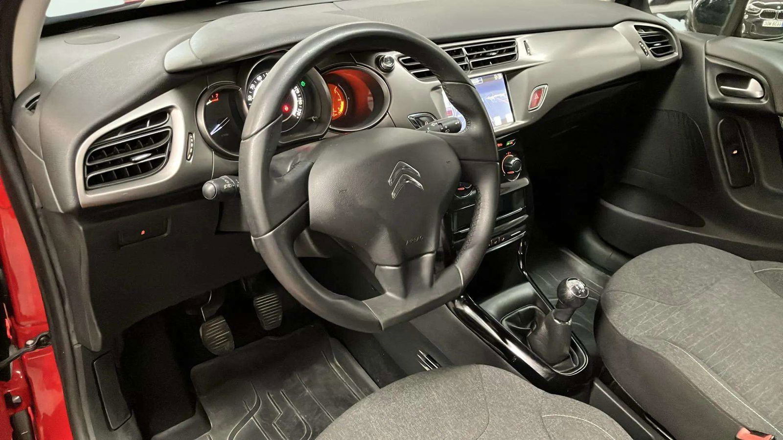 https://cdn-flexicar.caraffinity.it/public_appraisal_images_pro/images/stock/189071/fo5NNBru26__2_6_Interior_8349JKJ_f557e381d8ef4ab28ea978d1a698e46a_Interior_6.jpeg.jpg