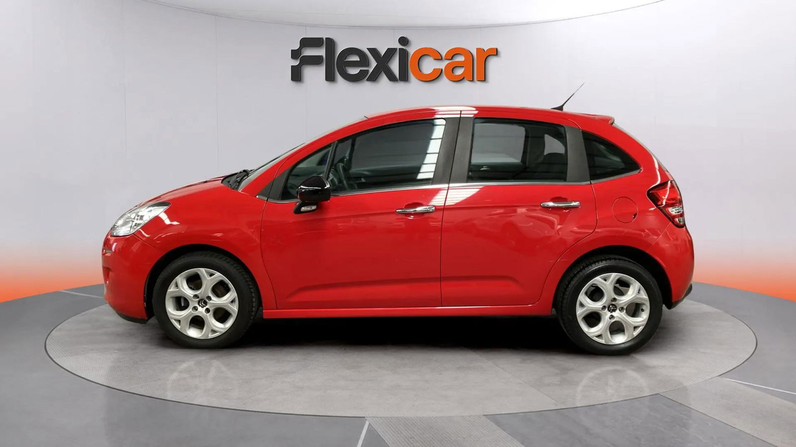 https://cdn-flexicar.caraffinity.it/public_appraisal_images_pro/images/stock/189071/tlGjYtqFhs__1_5_Exterior_8349JKJ_f557e381d8ef4ab28ea978d1a698e46a_Exterior_5.jpeg.jpg