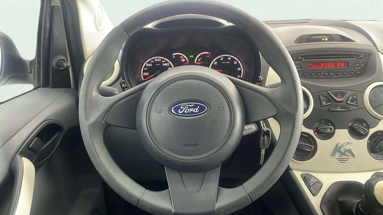 https://cdn-flexicar.caraffinity.it/public_appraisal_images_pro/images/stock/189637/tyD4wmDft3__1187JRM_94a8cb8c226546b2966c14b356973acb_Interior_8.jpeg.jpg