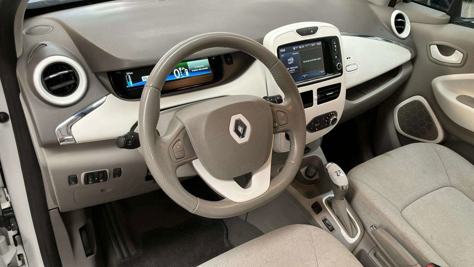 https://cdn-flexicar.caraffinity.it/public_appraisal_images_pro/images/stock/191997/ZLGvuFBxNj__2_6_Interior_4388LCJ_bbcb3aa5e16f48c09fb5b8cb11057d2b_Interior_6.jpeg.jpg