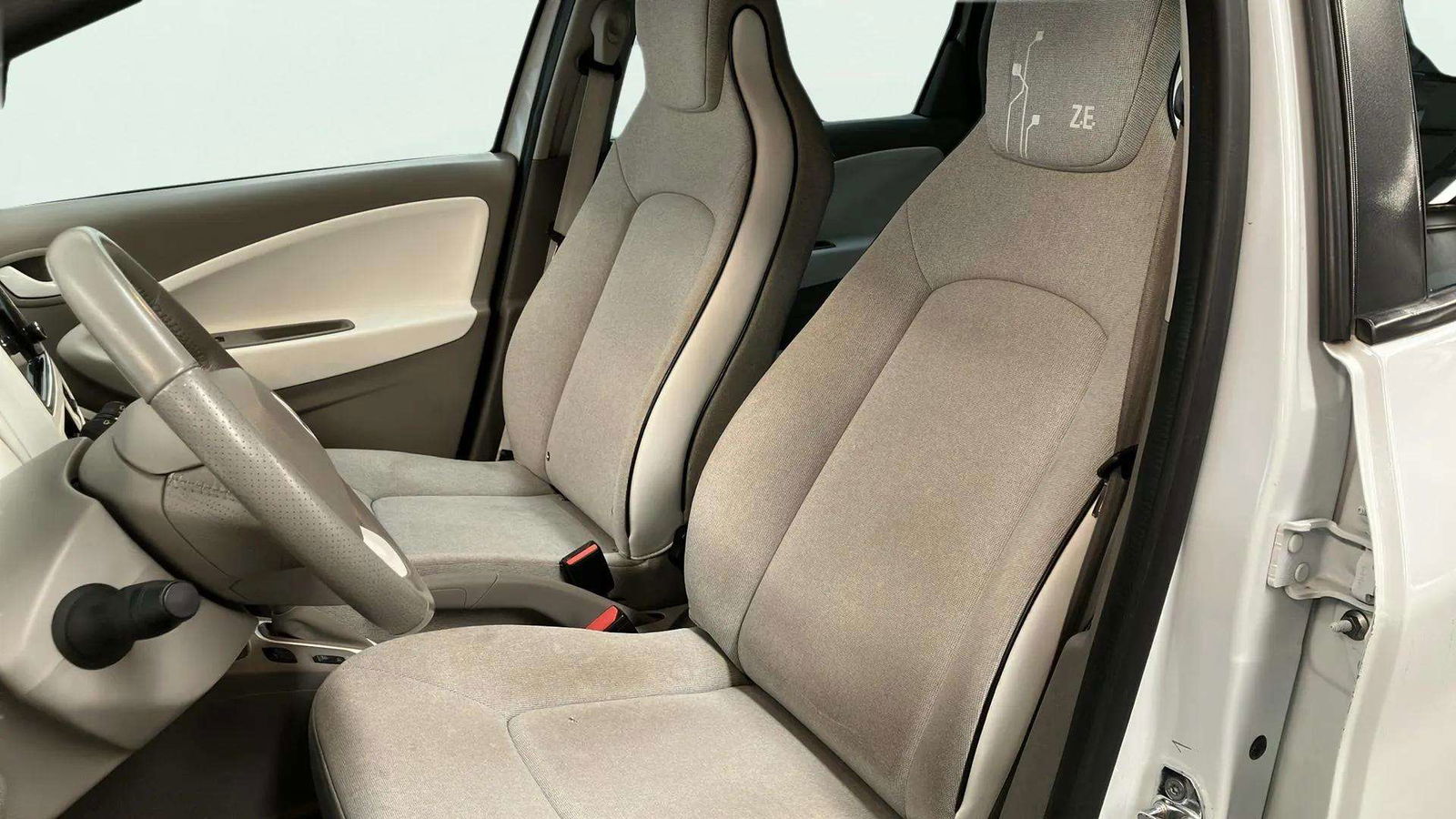 https://cdn-flexicar.caraffinity.it/public_appraisal_images_pro/images/stock/191997/hAhv7Tgrqs__2_8_Interior_4388LCJ_bbcb3aa5e16f48c09fb5b8cb11057d2b_Interior_8.jpeg.jpg