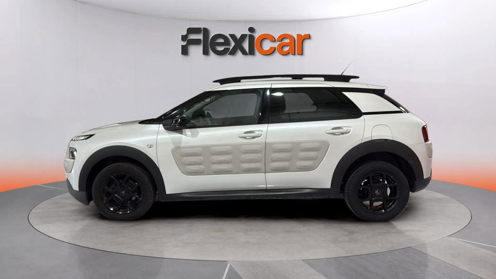https://cdn-flexicar.caraffinity.it/public_appraisal_images_pro/images/stock/201571/Ie2BHaQ0Qh__0151KFX_b1167af6da0c4912a83c9eeb2456f336_Exterior_5.jpeg.jpg