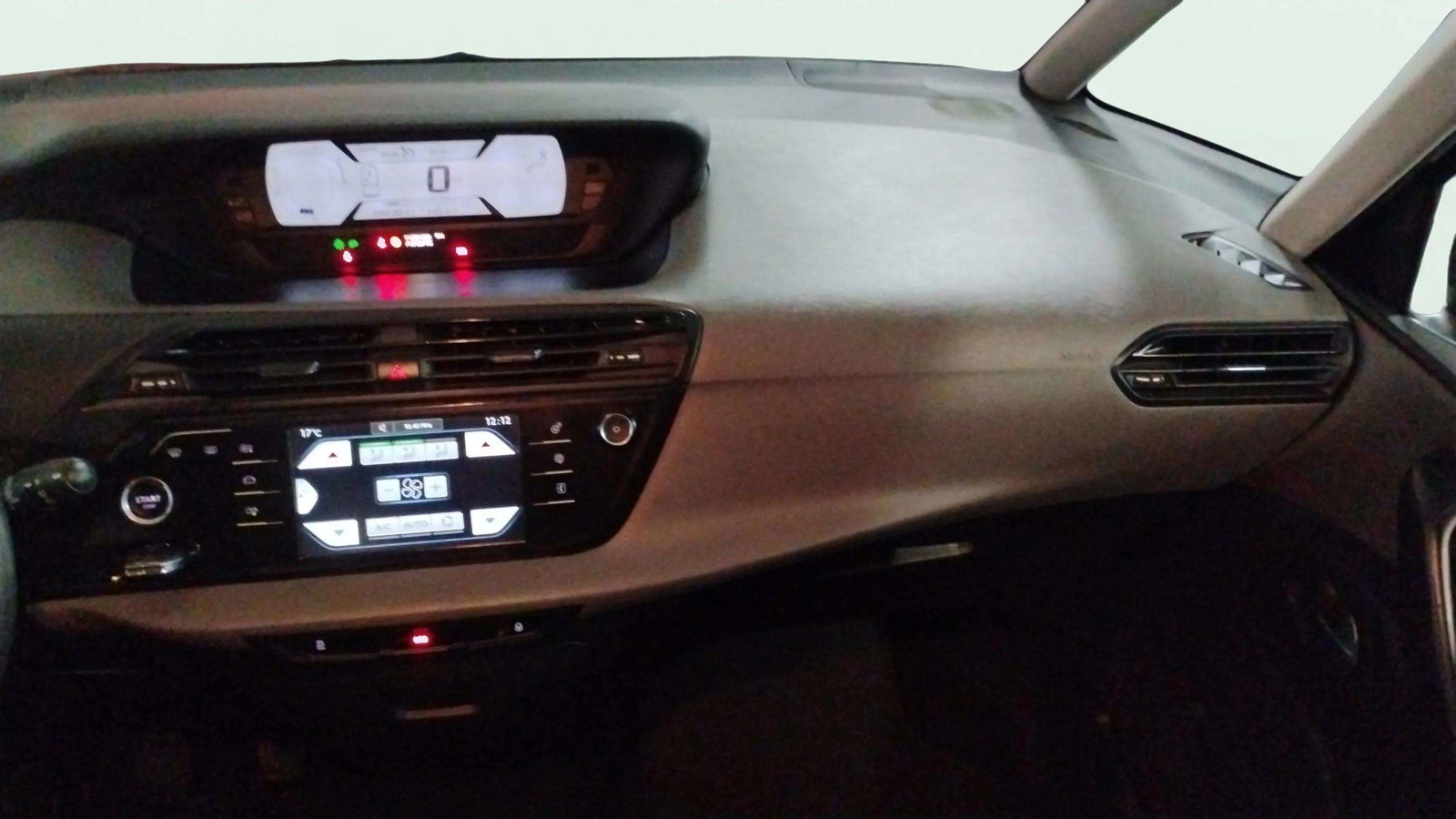 https://cdn-flexicar.caraffinity.it/public_appraisal_images_pro/images/stock/204743/Pc288YXAIy__2_7_Interior_6840JPW_0c9d744f45604585ad5728a31a3aa511_Interior_7.jpg.jpg