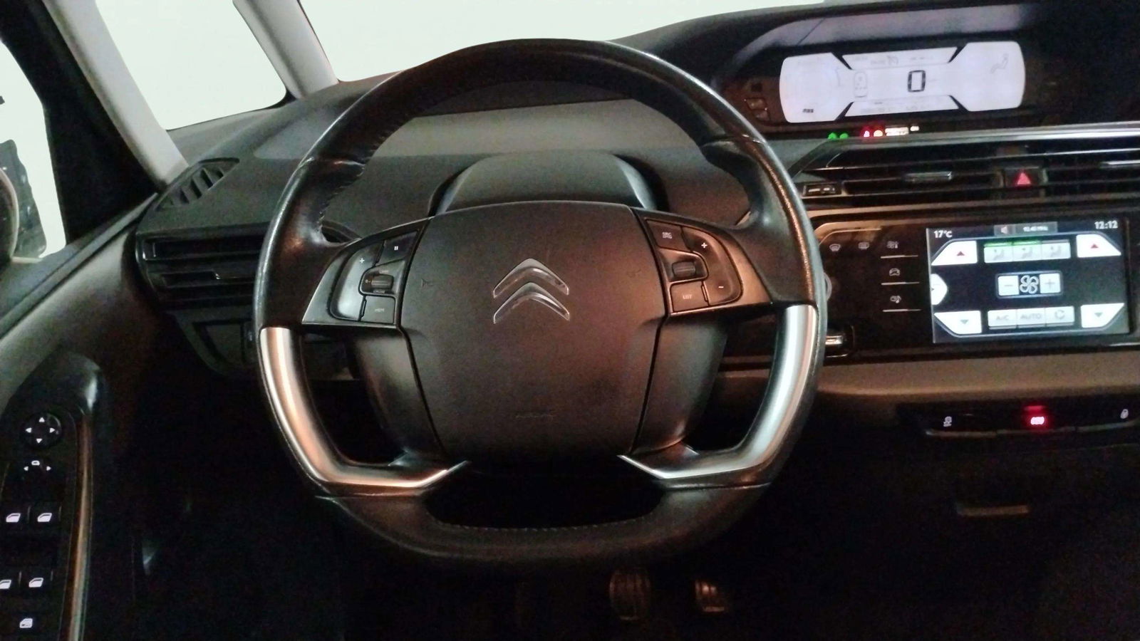 https://cdn-flexicar.caraffinity.it/public_appraisal_images_pro/images/stock/204743/qPMroVgKiG__2_8_Interior_6840JPW_0c9d744f45604585ad5728a31a3aa511_Interior_8.jpg.jpg