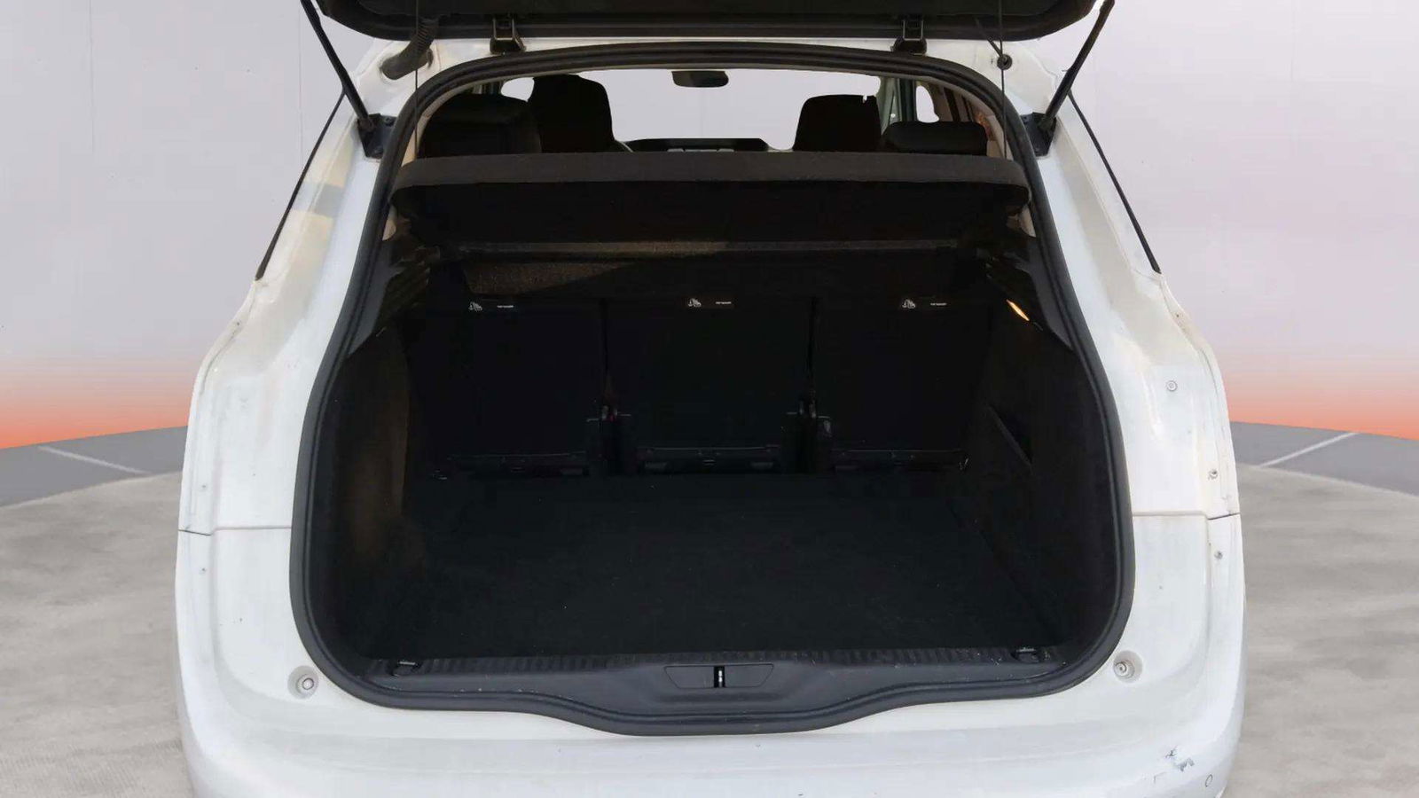 https://cdn-flexicar.caraffinity.it/public_appraisal_images_pro/images/stock/205410/OuFD74ntl7__8352JGN_4164a09c65cd421ba3fa9d1380df49ab_Interior_16.jpg.jpg