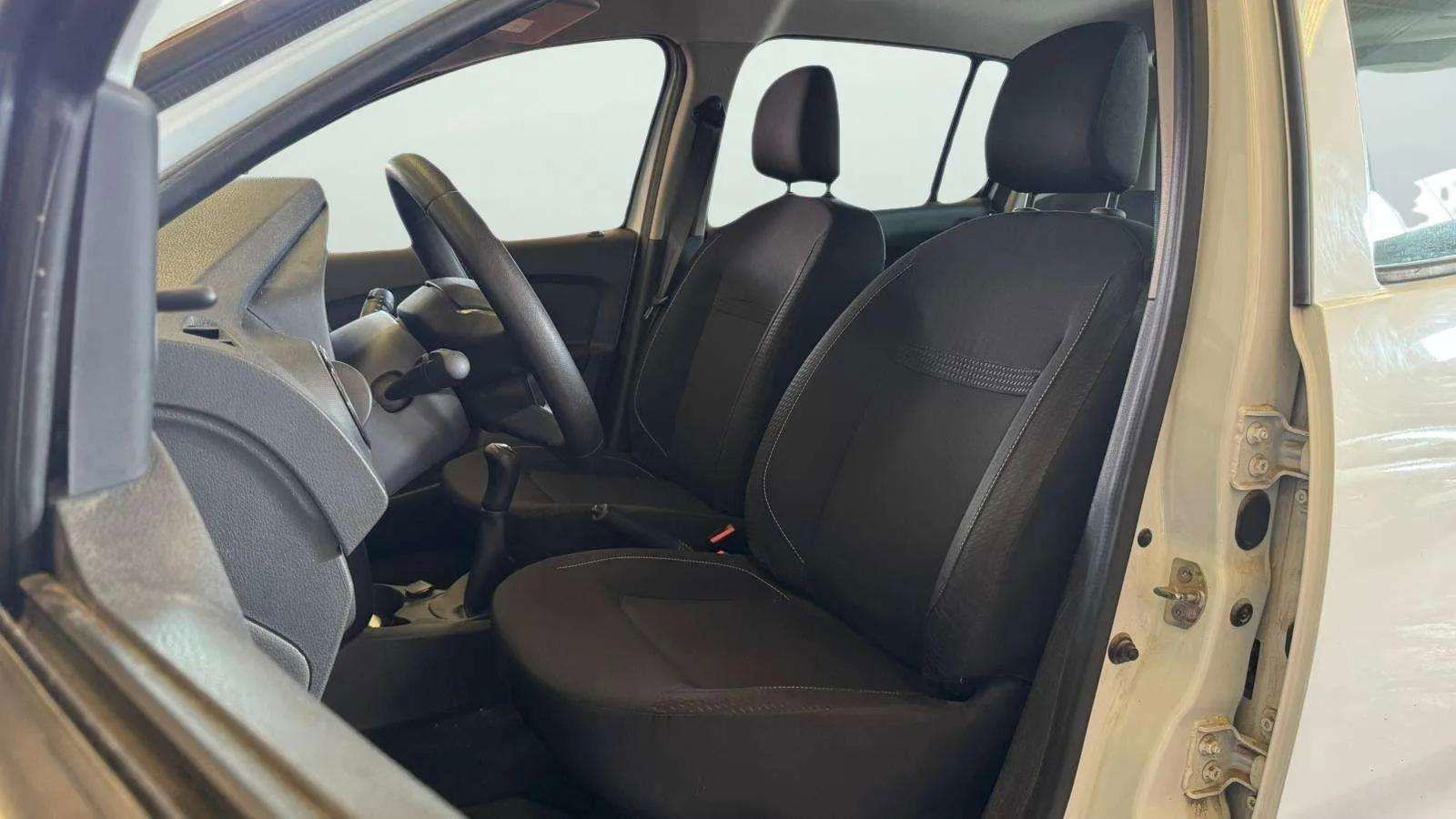 https://cdn-flexicar.caraffinity.it/public_appraisal_images_pro/images/stock/209233/bcF9h6n37g__IMG-20250909-WA0078.jpg