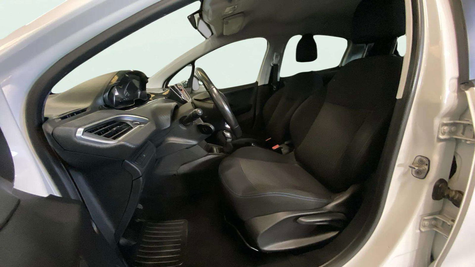 https://cdn-flexicar.caraffinity.it/public_appraisal_images_pro/images/stock/209328/ju0fYgYhqJ__2674KGJ_95da062fc9374daa895a3477bf02f7ca_Interior_10.jpeg.jpg