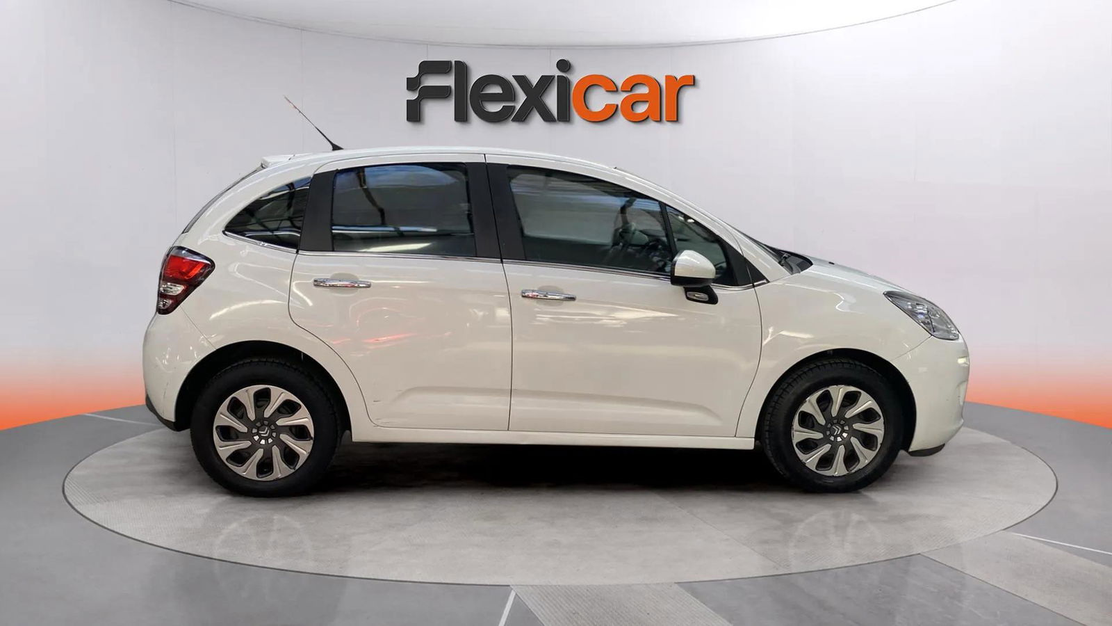 https://cdn-flexicar.caraffinity.it/public_appraisal_images_pro/images/stock/209474/6OJSvGgUiV__3517JJB_fd903bba236b456ab57eecb52516a71c_Exterior_6.jpeg.jpg