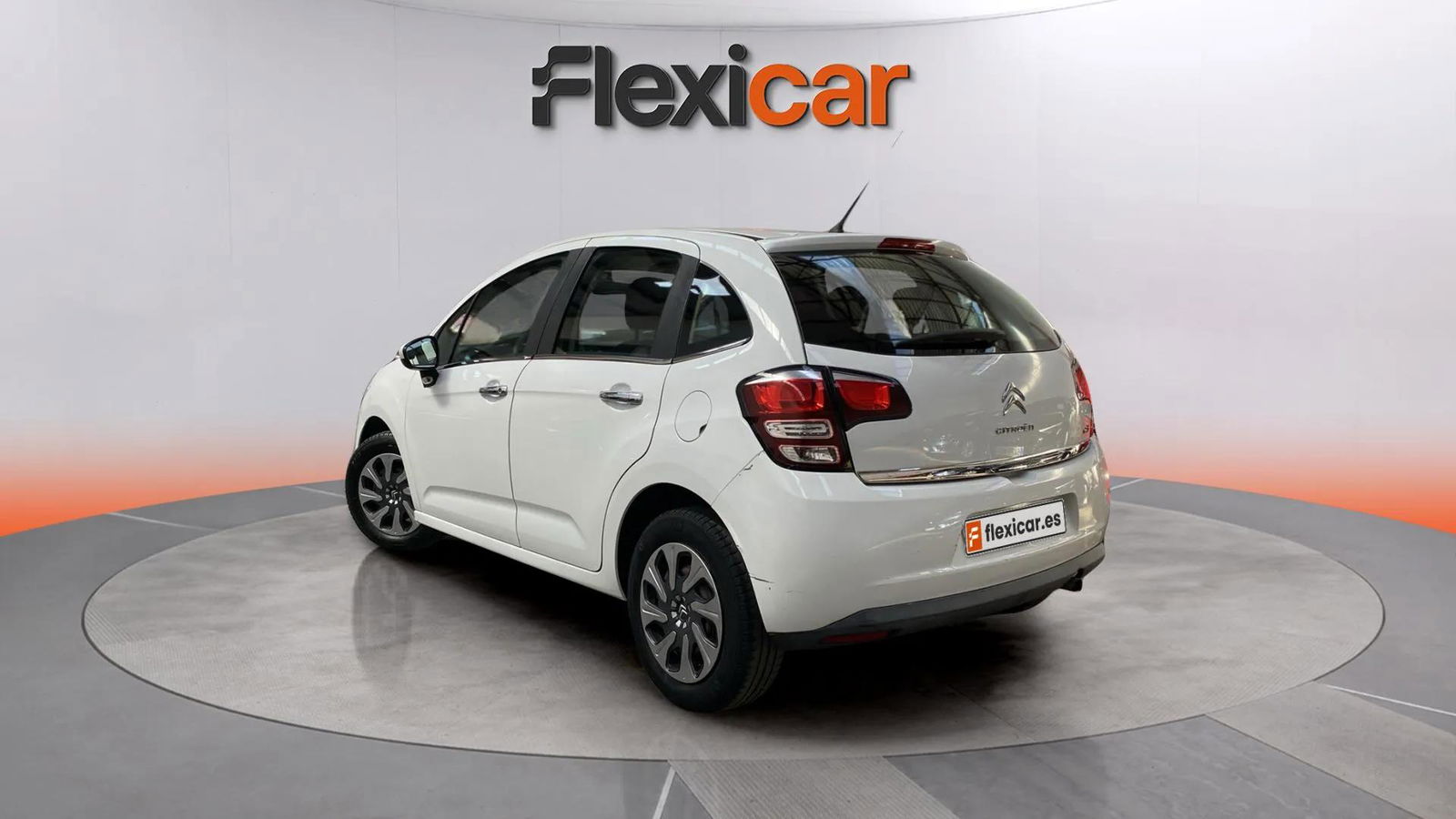 https://cdn-flexicar.caraffinity.it/public_appraisal_images_pro/images/stock/209474/NyaF3Ftfhs__3517JJB_fd903bba236b456ab57eecb52516a71c_Exterior_3.jpeg.jpg