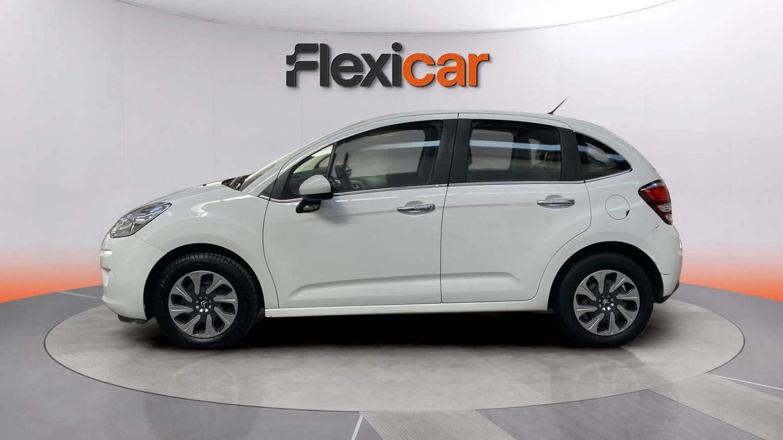 https://cdn-flexicar.caraffinity.it/public_appraisal_images_pro/images/stock/209474/OJqWULN1bn__3517JJB_fd903bba236b456ab57eecb52516a71c_Exterior_2.jpeg.jpg