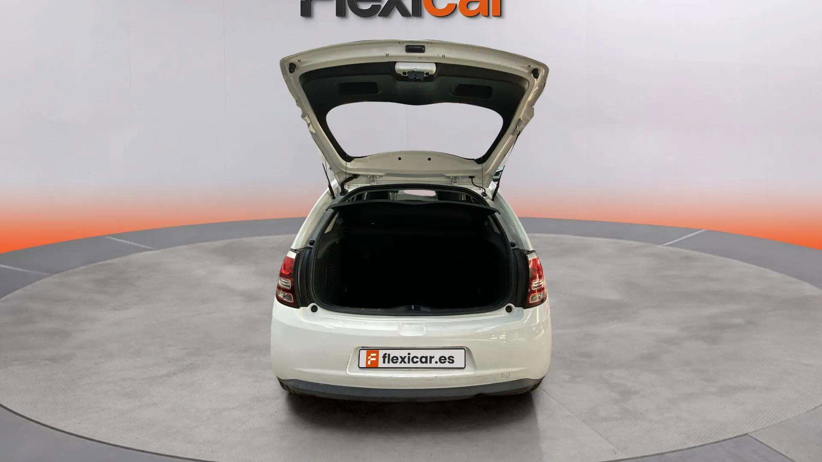 https://cdn-flexicar.caraffinity.it/public_appraisal_images_pro/images/stock/209474/dpu9ZWpLpg__3517JJB_fd903bba236b456ab57eecb52516a71c_Interior_16.jpeg.jpg
