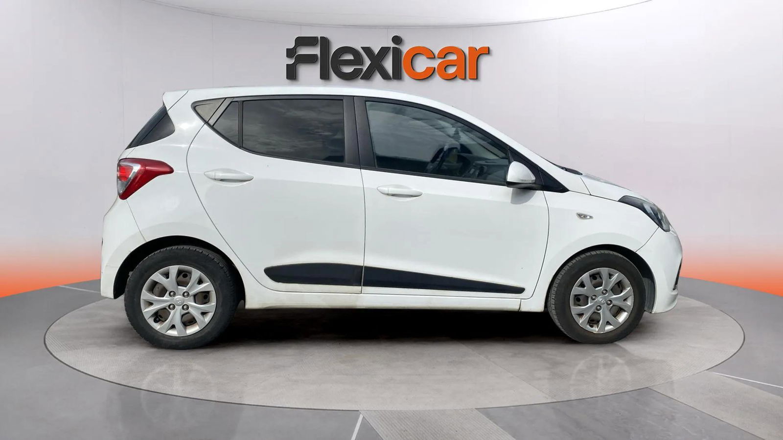 https://cdn-flexicar.caraffinity.it/public_appraisal_images_pro/images/stock/210327/0vnJImNQsM__9883JRC_1cc0ebb200ee47fdbf46e080027fb9c8_Exterior_6.jpeg.jpg