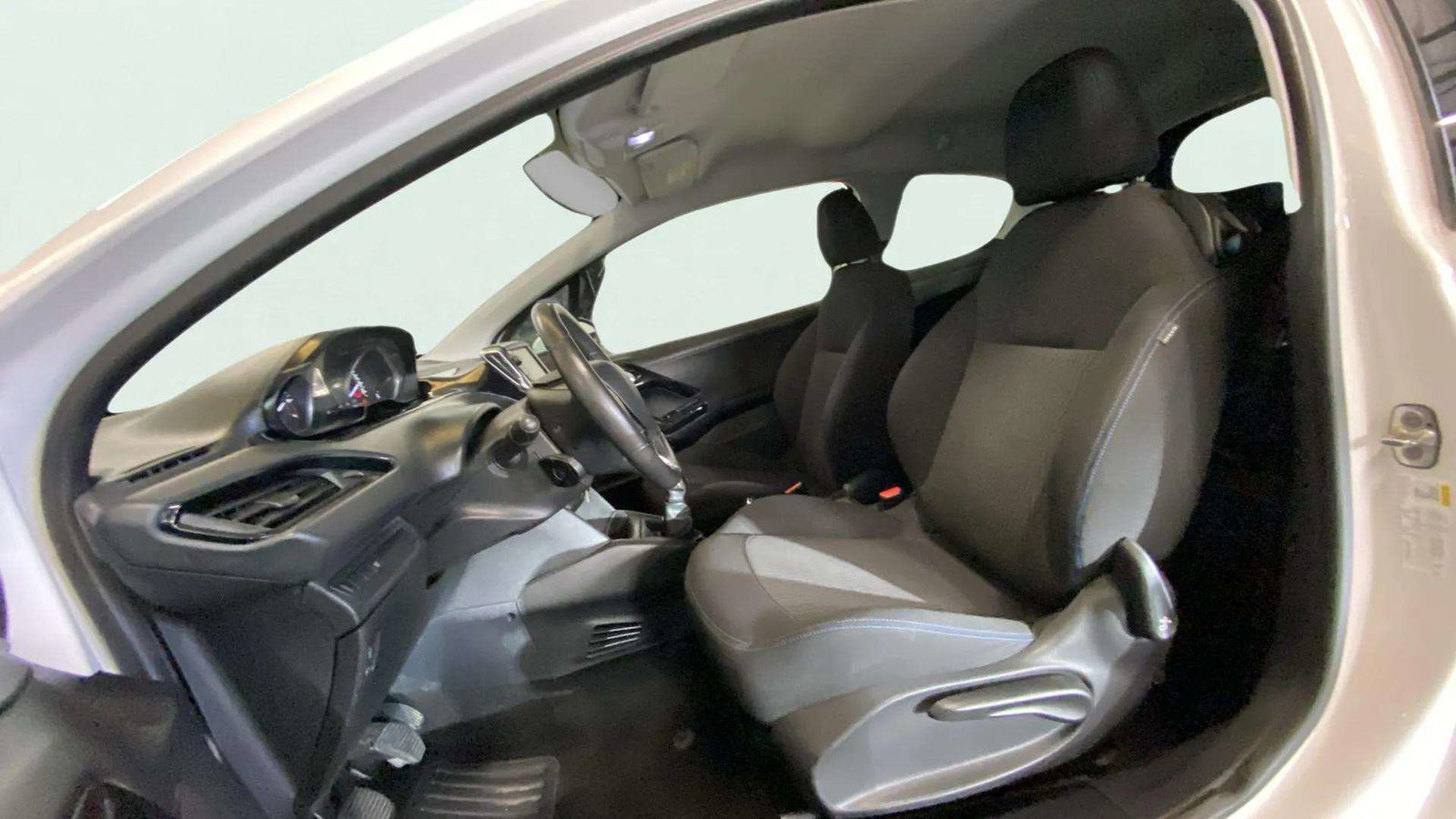 https://cdn-flexicar.caraffinity.it/public_appraisal_images_pro/images/stock/210840/9npDS439bR__0523KKD_e9e49a0ff64b44ecaf9b05df4a498ce9_Interior_10.jpeg.jpg