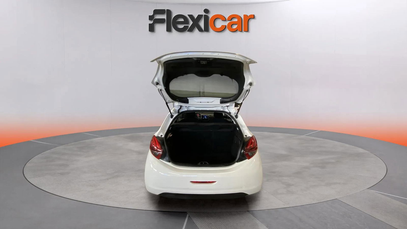 https://cdn-flexicar.caraffinity.it/public_appraisal_images_pro/images/stock/210840/aaIns6Cime__0523KKD_e9e49a0ff64b44ecaf9b05df4a498ce9_Interior_13.jpeg.jpg