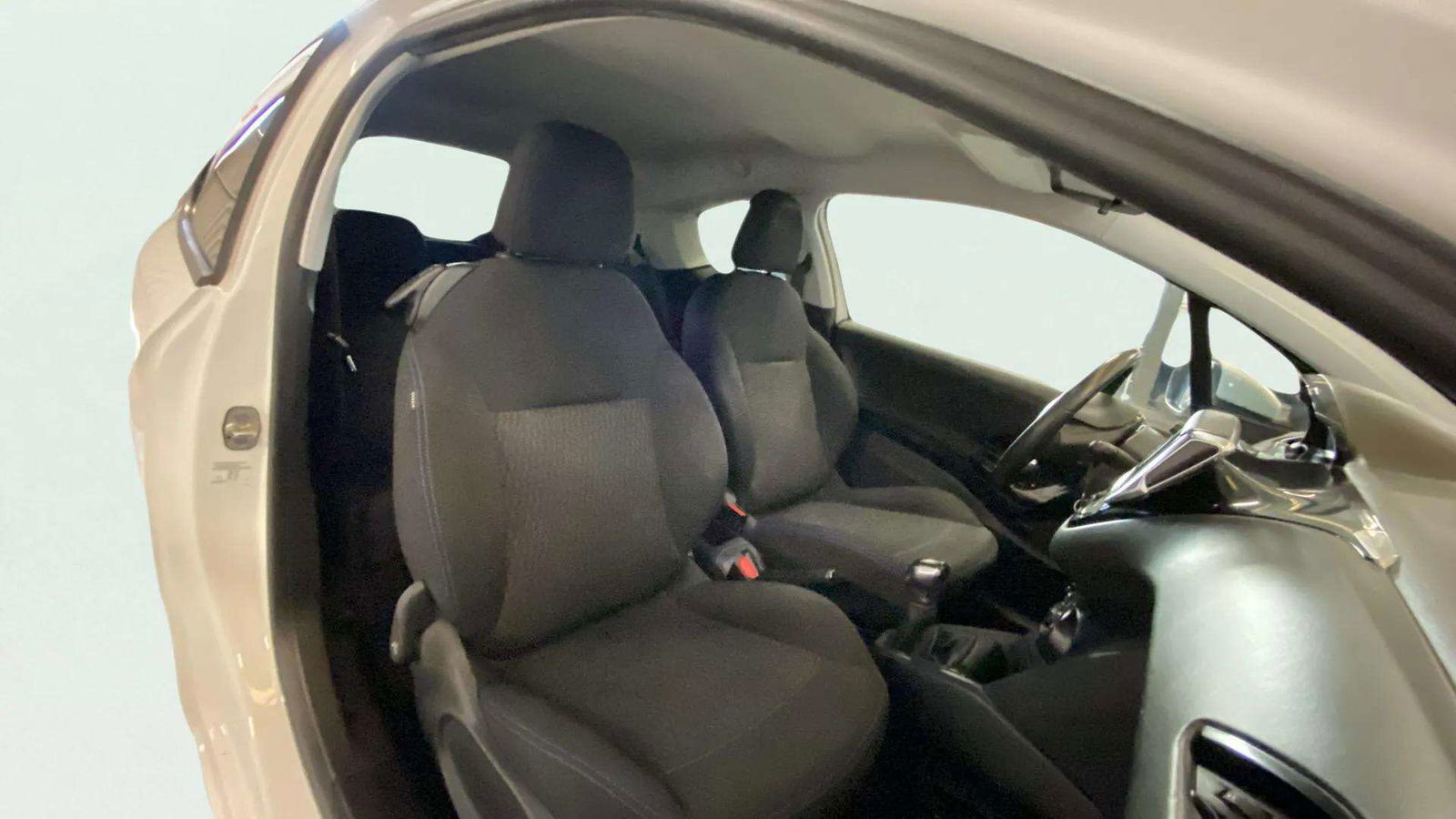 https://cdn-flexicar.caraffinity.it/public_appraisal_images_pro/images/stock/210840/cPEzz2xmew__0523KKD_e9e49a0ff64b44ecaf9b05df4a498ce9_Interior_11.jpeg.jpg