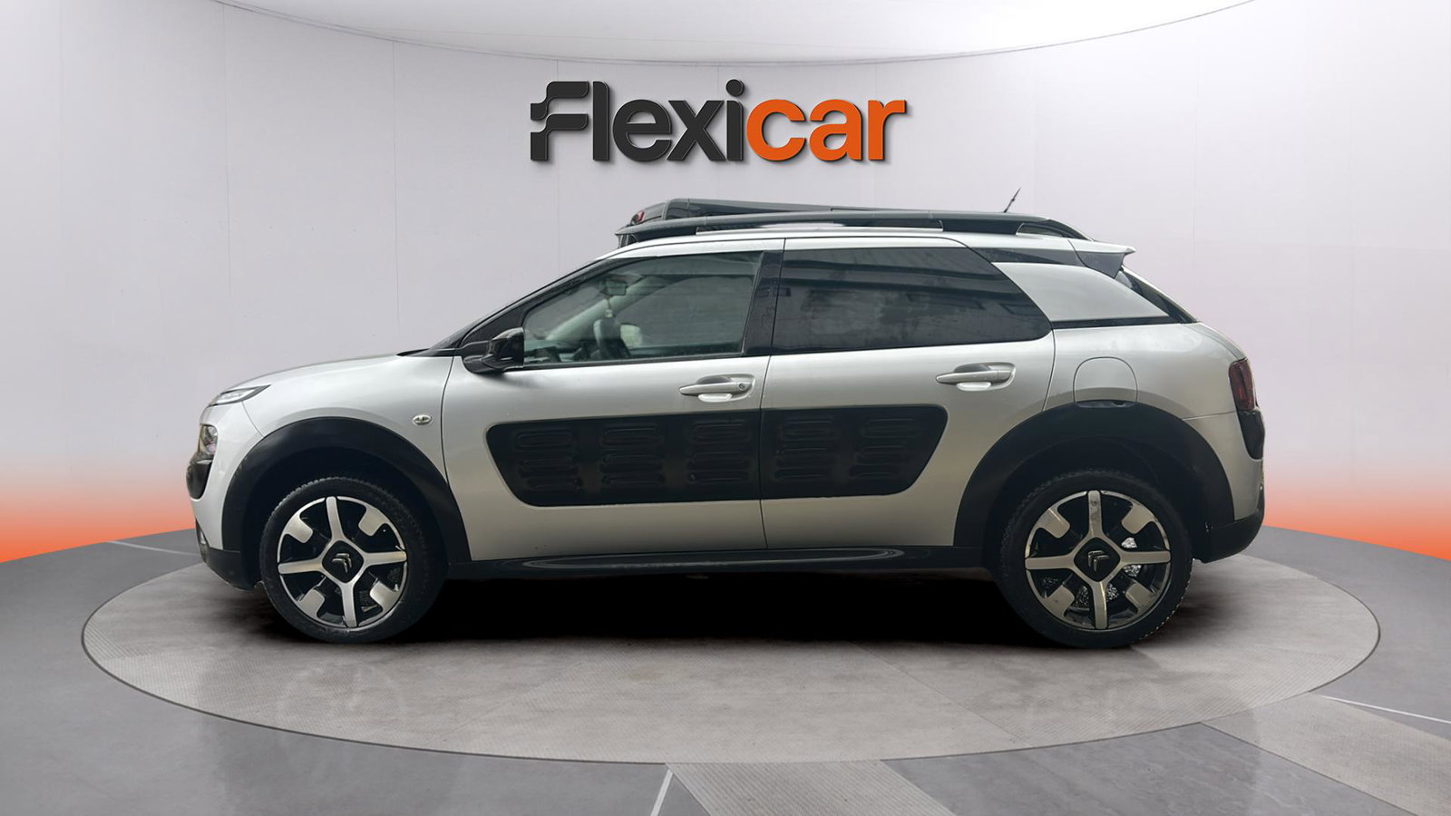 https://cdn-flexicar.caraffinity.it/public_appraisal_images_pro/images/stock/215853/JEeJvi7Ujy__img-7770e55b-2f60-4c2b-99a4-78a6a48e4380.jpeg