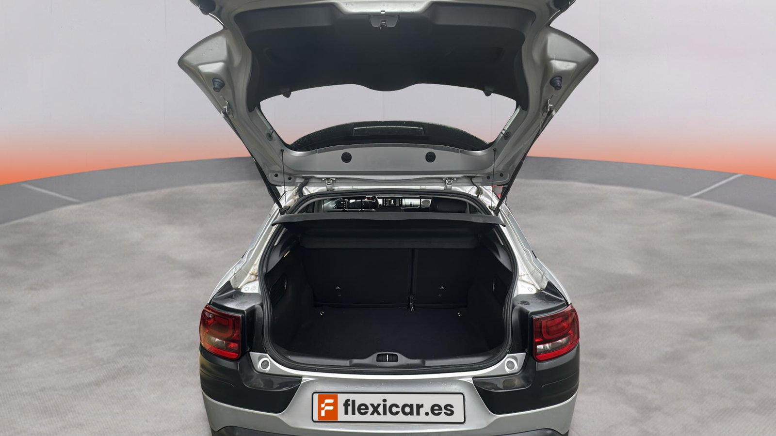 https://cdn-flexicar.caraffinity.it/public_appraisal_images_pro/images/stock/215853/ToBpAJAWBI__img-e876d73f-241b-47c2-8973-518b54255828.jpeg