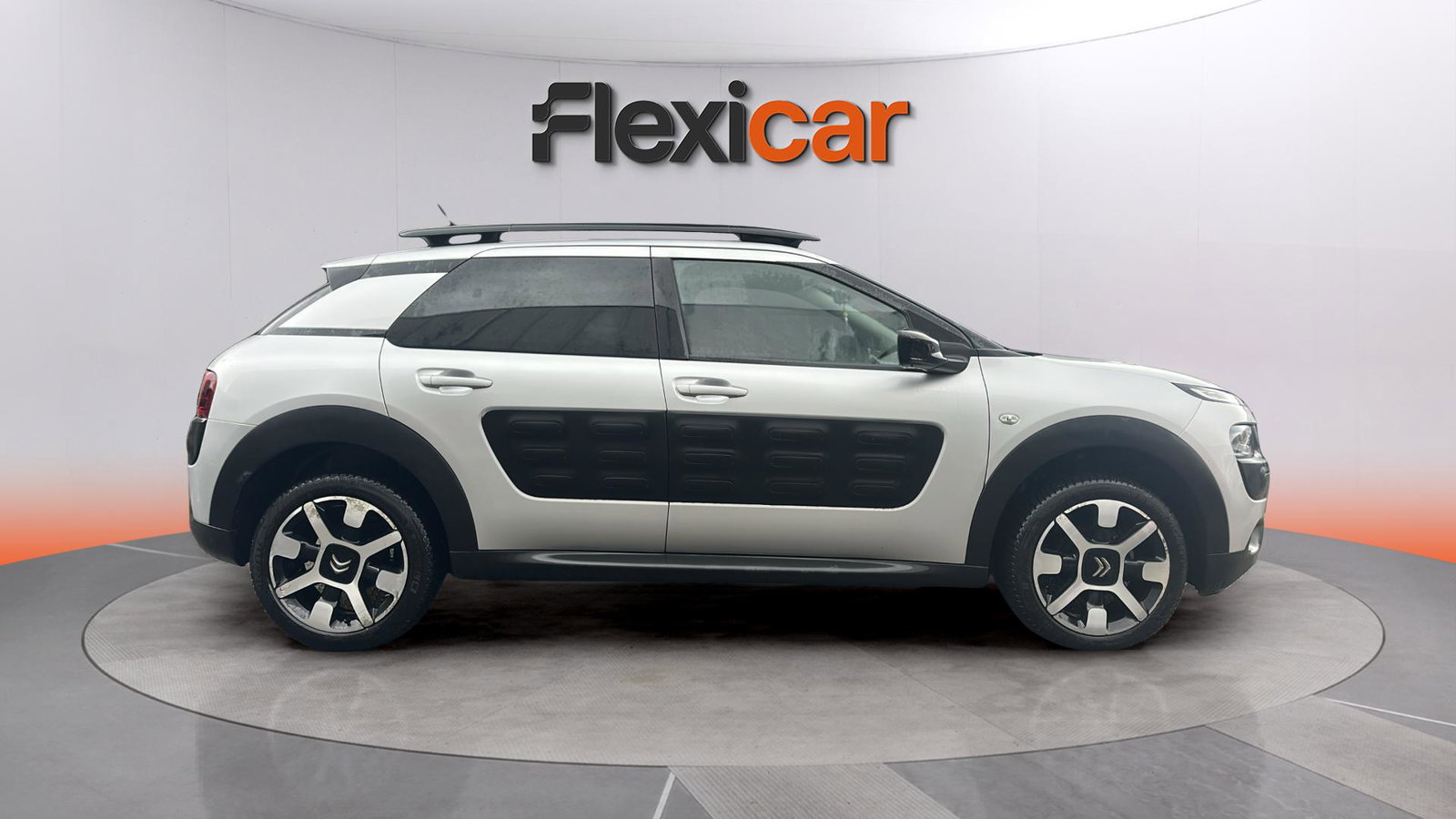 https://cdn-flexicar.caraffinity.it/public_appraisal_images_pro/images/stock/215853/qJXY3mQvrX__img-b4cb52a7-4c5c-4fbe-aaca-467eb50a2dbc.jpeg