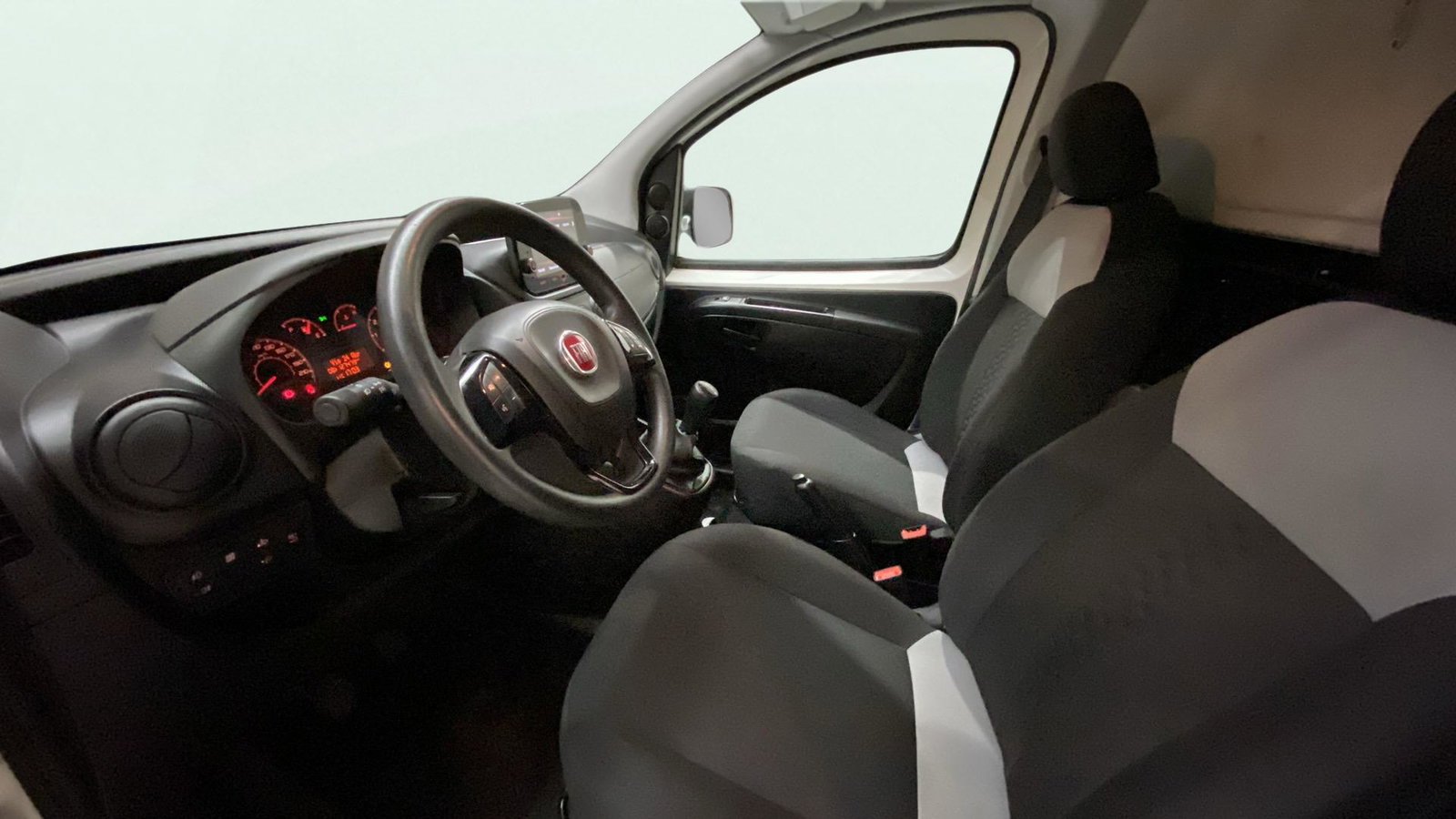 https://cdn-flexicar.caraffinity.it/public_appraisal_images_pro/images/stock/217422/wfegHMjgxv__img-ef399e21-93db-4cff-bab3-eb61b43981c9.jpeg