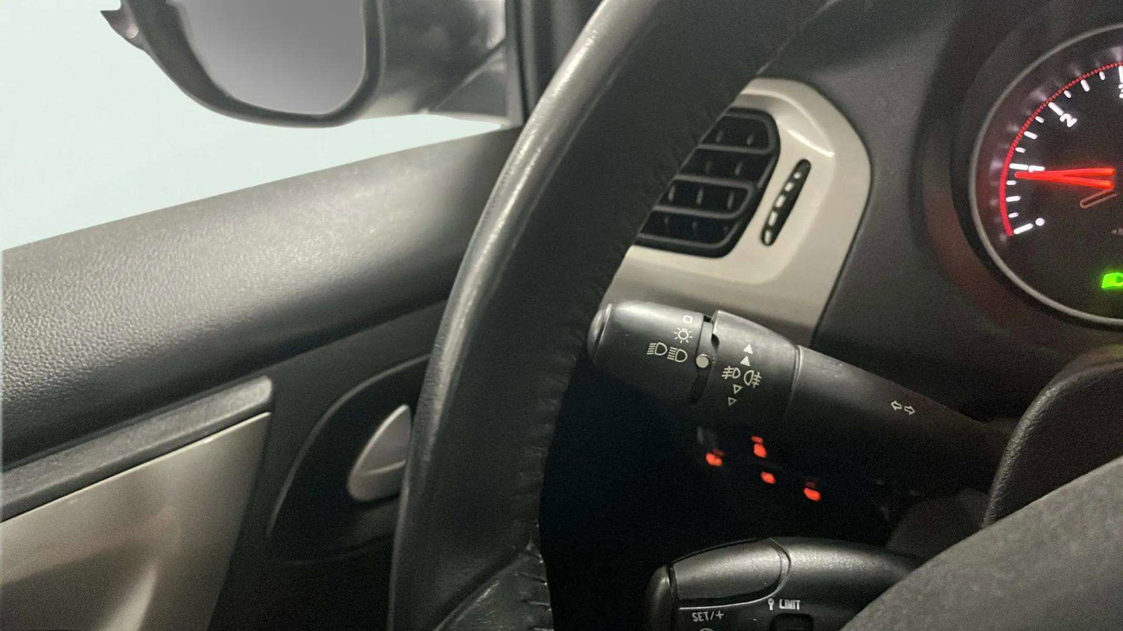 https://cdn-flexicar.caraffinity.it/public_appraisal_images_pro/images/stock/217916/DM9UFqHM1U__9279LKL_db128ae1f91b442596f561bf2c5628d9_Miscellaneous_21.jpeg.jpg