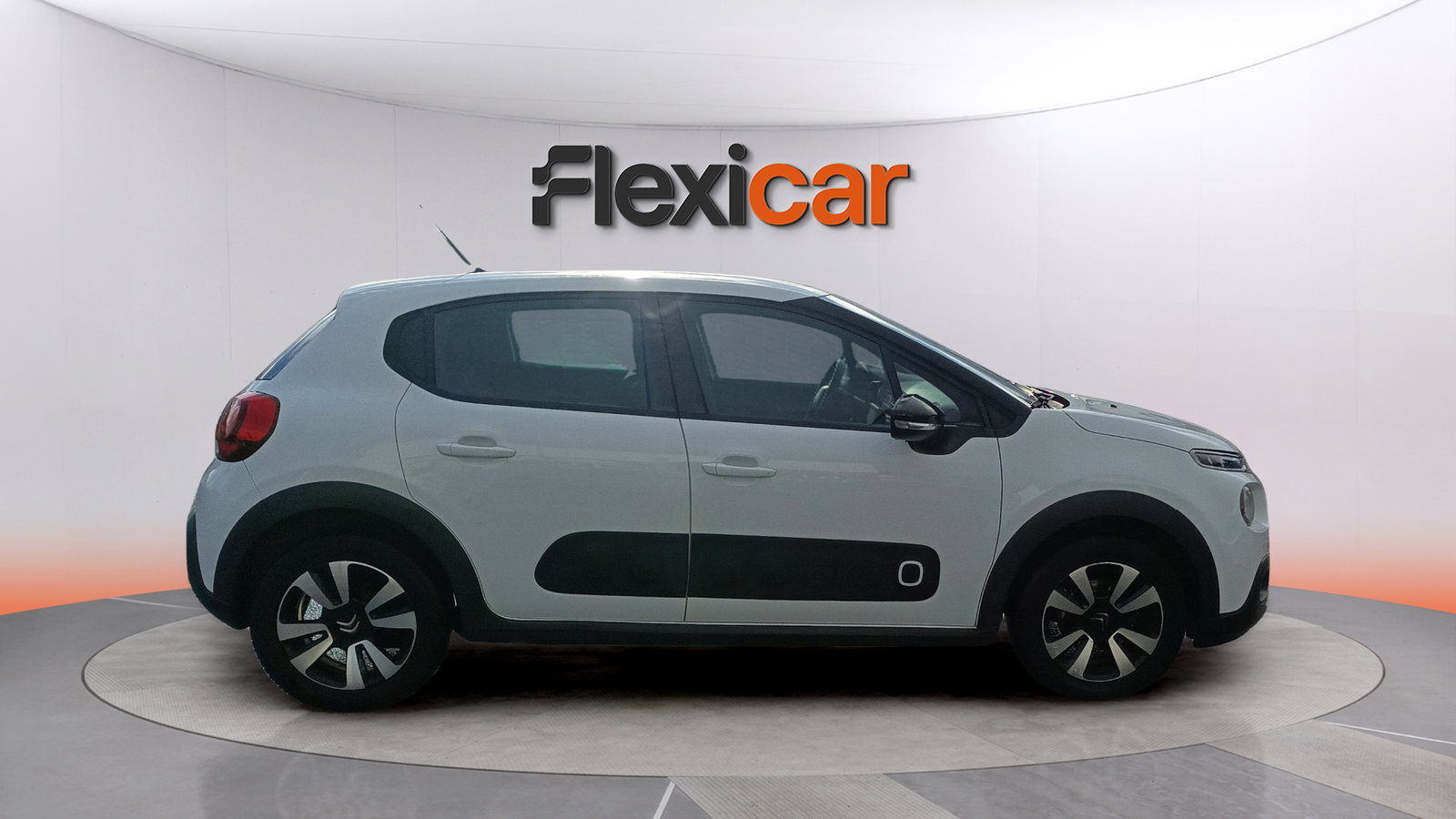 https://cdn-flexicar.caraffinity.it/public_appraisal_images_pro/images/stock/226226/8uEWhNgEhO__img-cde793b0-2729-4add-a5a2-430c4d051335.jpeg