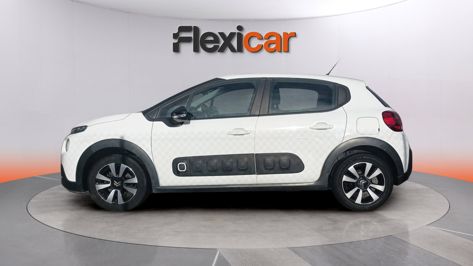 https://cdn-flexicar.caraffinity.it/public_appraisal_images_pro/images/stock/226226/y3wOl3qJDe__img-8ea00670-c044-4960-9216-17119f1d3f28.jpeg