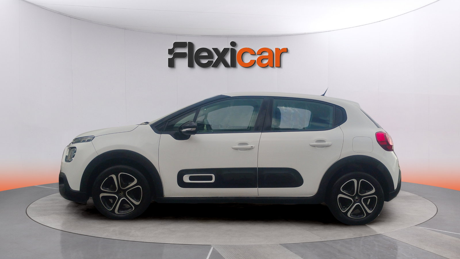 https://cdn-flexicar.caraffinity.it/public_appraisal_images_pro/images/stock/231238/LbYvcVlmv5__img-093858dc-3ab7-4819-a4a7-0d9c69effdbd.jpeg