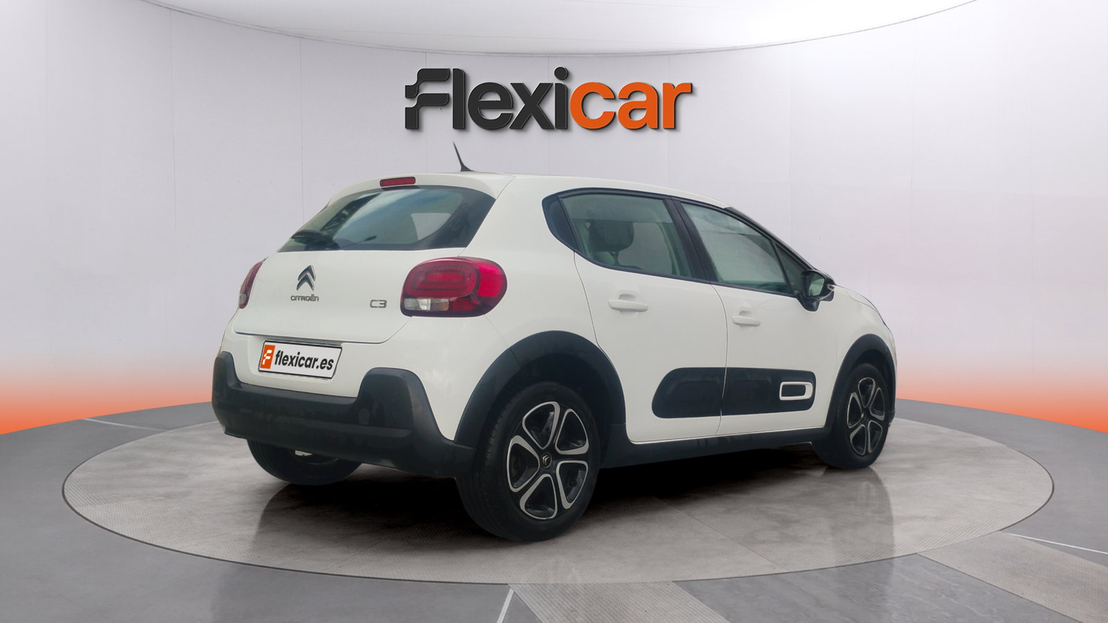 https://cdn-flexicar.caraffinity.it/public_appraisal_images_pro/images/stock/231238/QaukFOSBZF__img-44343ac6-b7bf-4dcf-95ac-e5dfdd1a2afd.jpeg