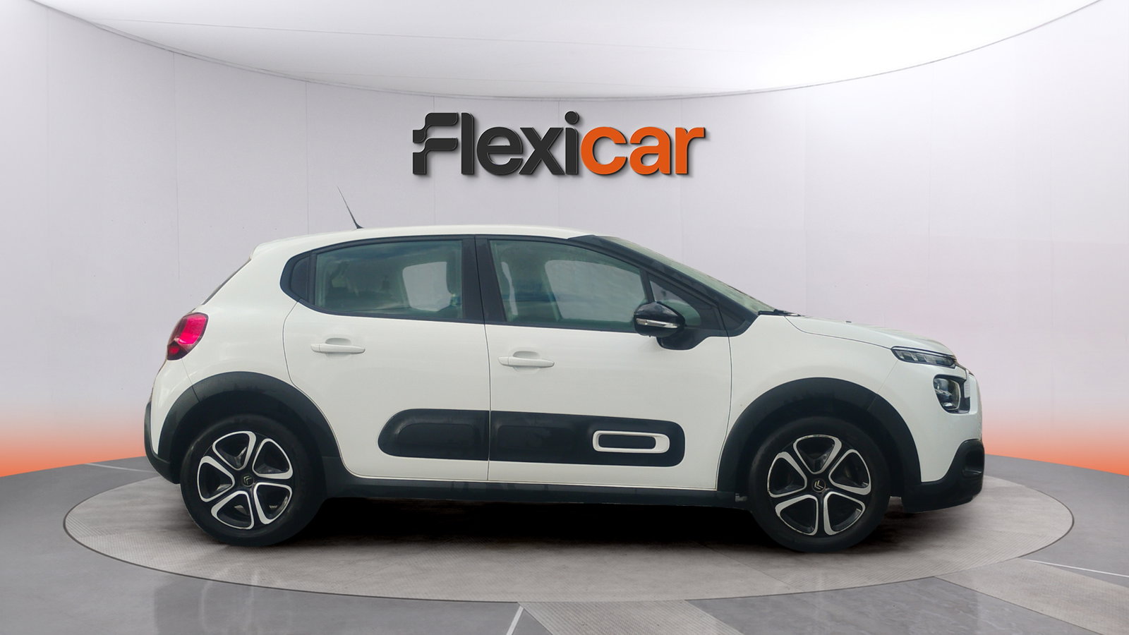 https://cdn-flexicar.caraffinity.it/public_appraisal_images_pro/images/stock/231238/y0c3Wk4CDP__img-afd1e3b1-981d-4375-bbc1-3616d7586ad2.jpeg