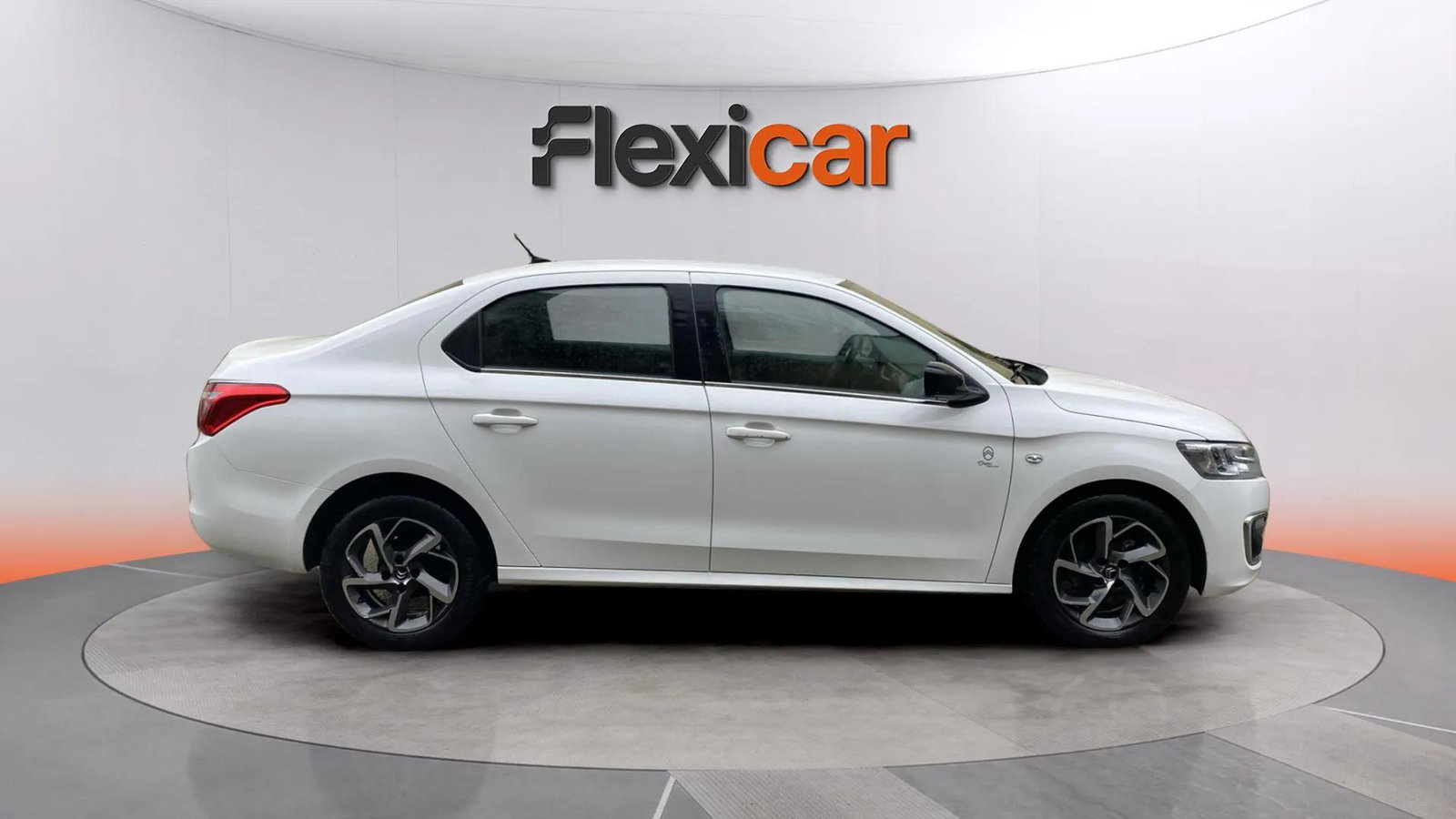 https://cdn-flexicar.caraffinity.it/public_appraisal_images_pro/images/stock/232823/ewy2qGazn7__1176LDH_991e3033c8324d3a992251afce1908c1_Exterior_6.jpeg.jpg
