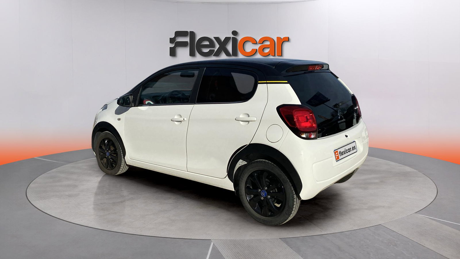 https://cdn-flexicar.caraffinity.it/public_appraisal_images_pro/images/stock/233048/oA2kzRhF9S__img-75e2e924-4048-40c9-9a6b-592970b71785.jpeg