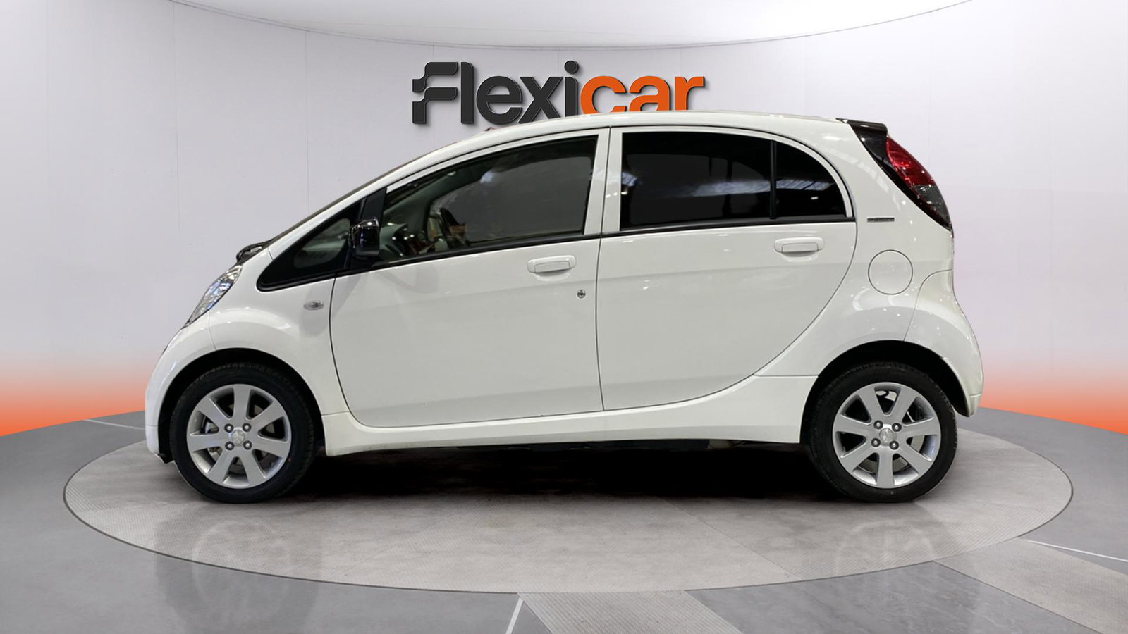 https://cdn-flexicar.caraffinity.it/public_appraisal_images_pro/images/stock/234448/ZkCSvpk3Xp__img-17373745-0d3d-46ca-9850-6a10cd736fe1.jpeg