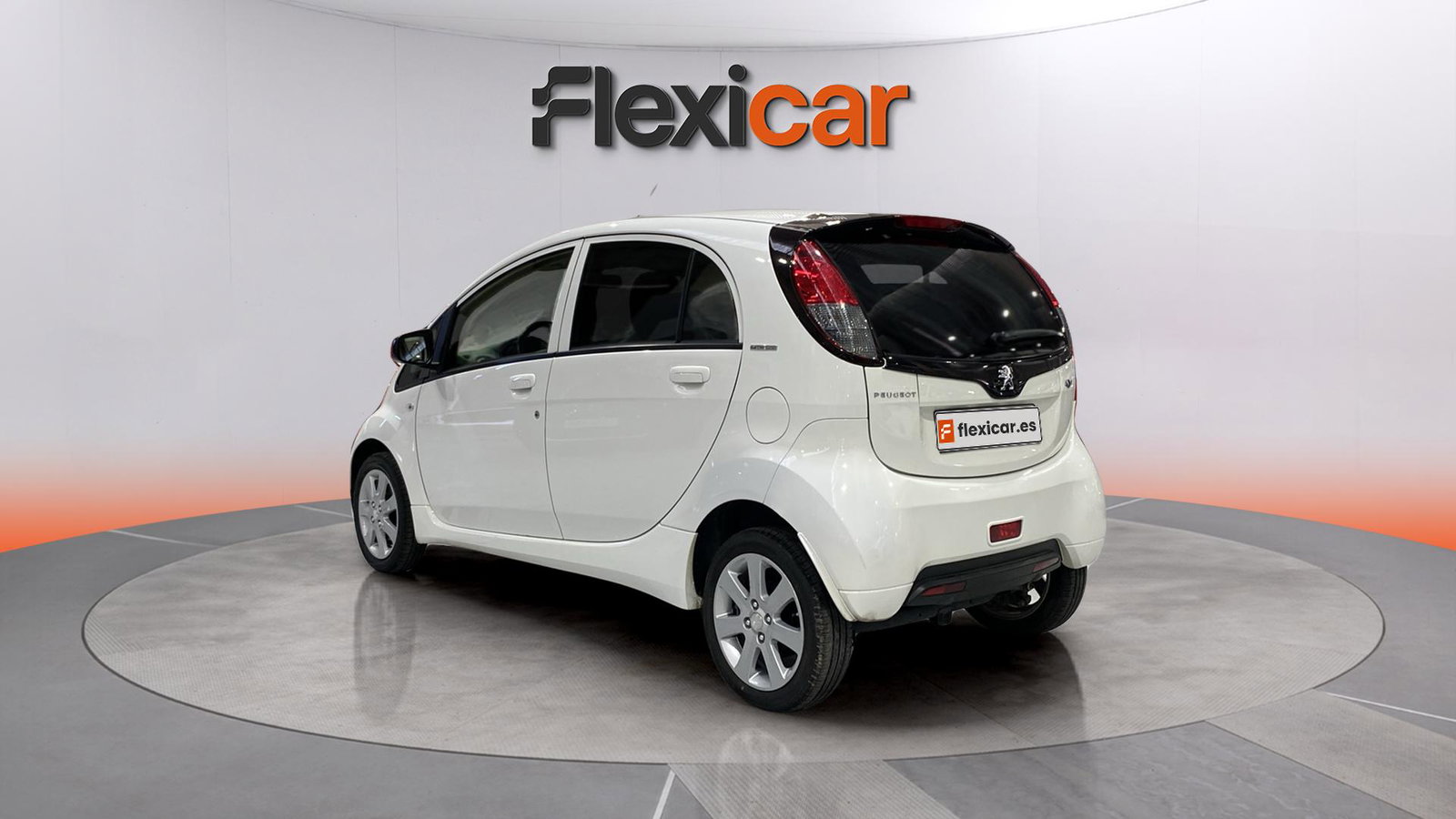 https://cdn-flexicar.caraffinity.it/public_appraisal_images_pro/images/stock/234448/rjSZDJpNib__img-473b719f-497c-46c5-b9ad-09f45f980def.jpeg