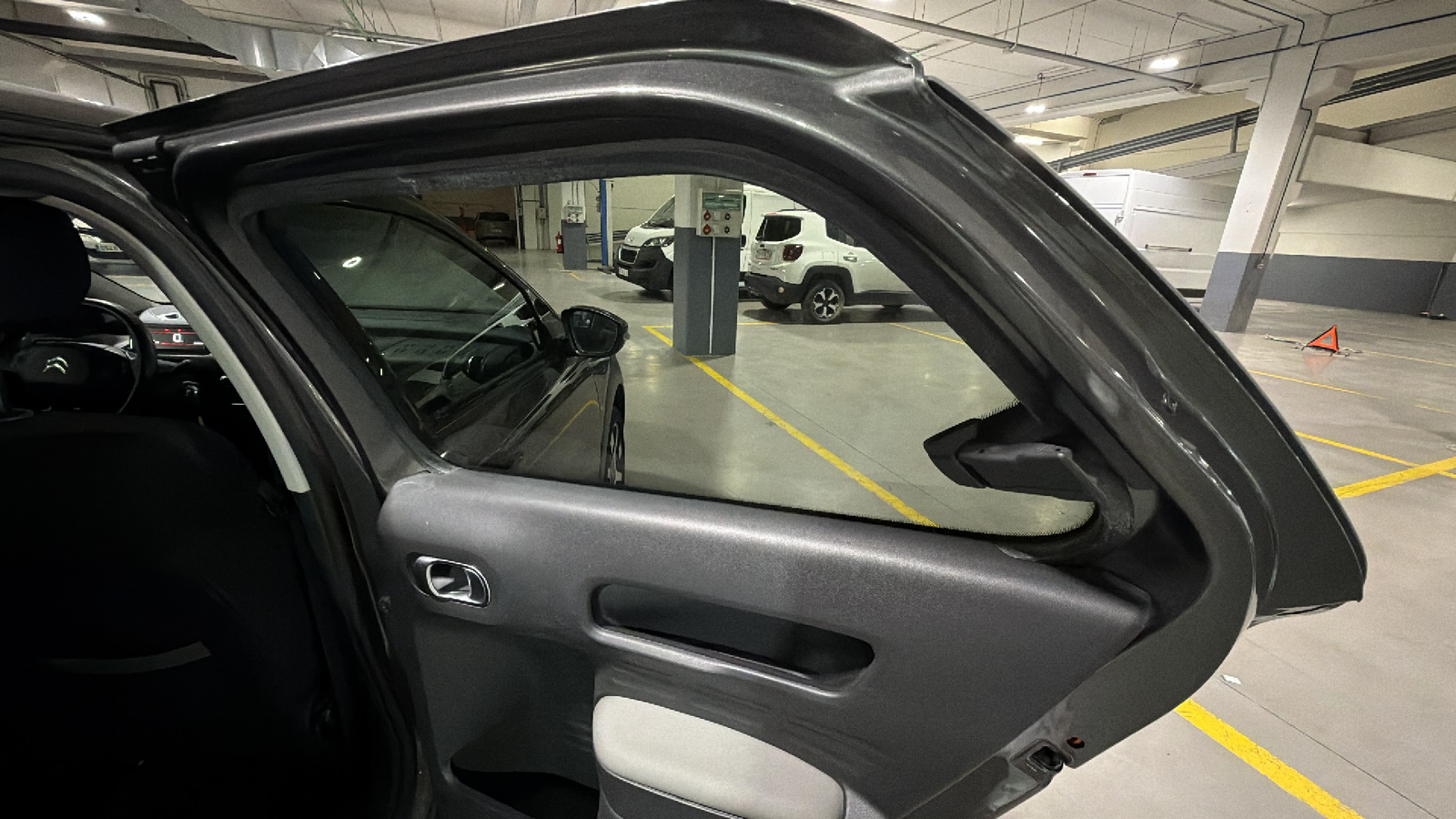 https://cdn-flexicar.caraffinity.it/public_appraisal_images_pro/images/stock/234713/eGn8Tb6EYl__img-b961cff7-899f-4df3-bb5f-47a34e588ff9.jpeg