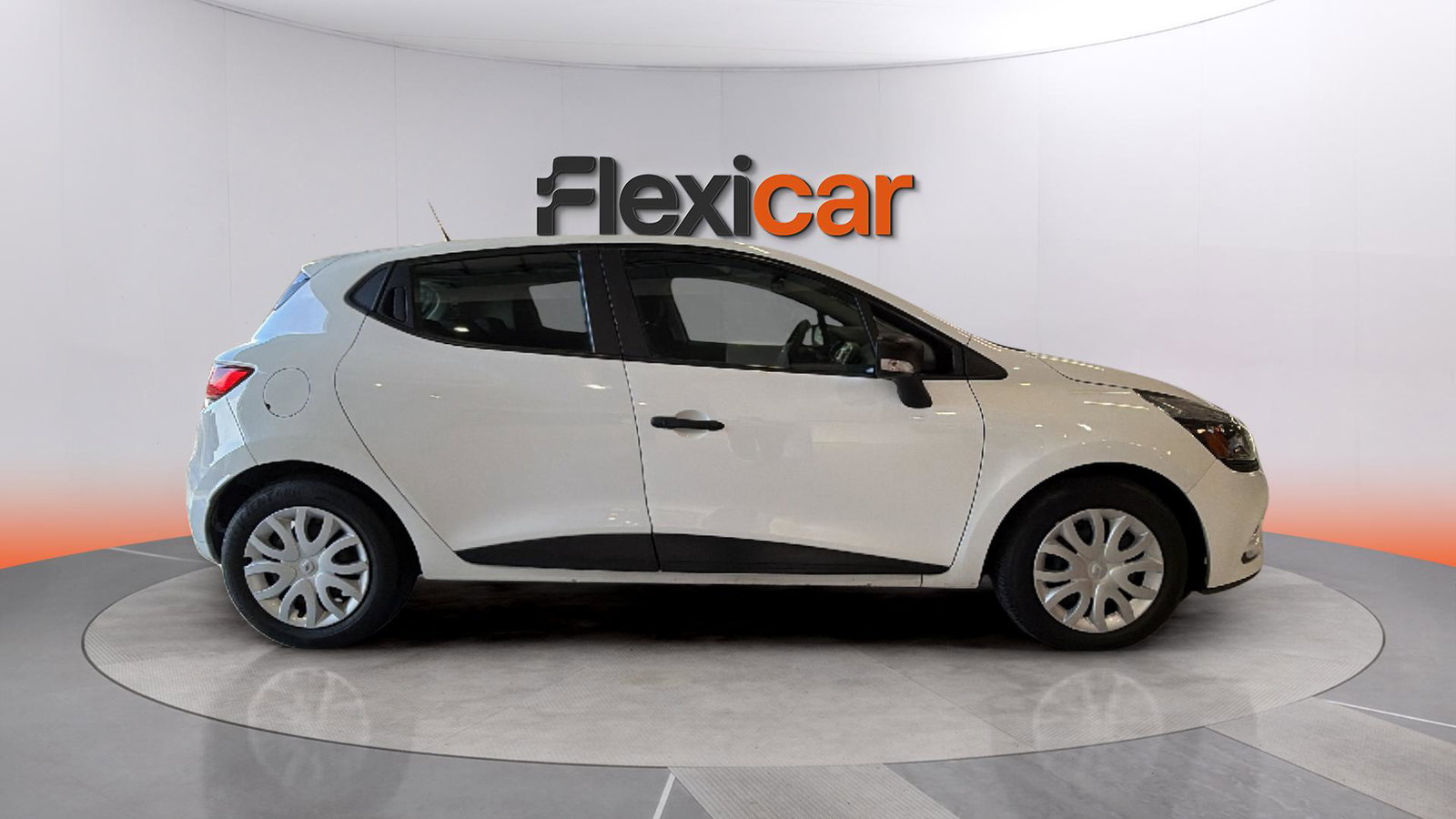 https://cdn-flexicar.caraffinity.it/public_appraisal_images_pro/images/stock/235360/HVsQbquy7q__img-b0fd506d-a9c8-4855-b1b4-bcd4c79d3deb.jpeg