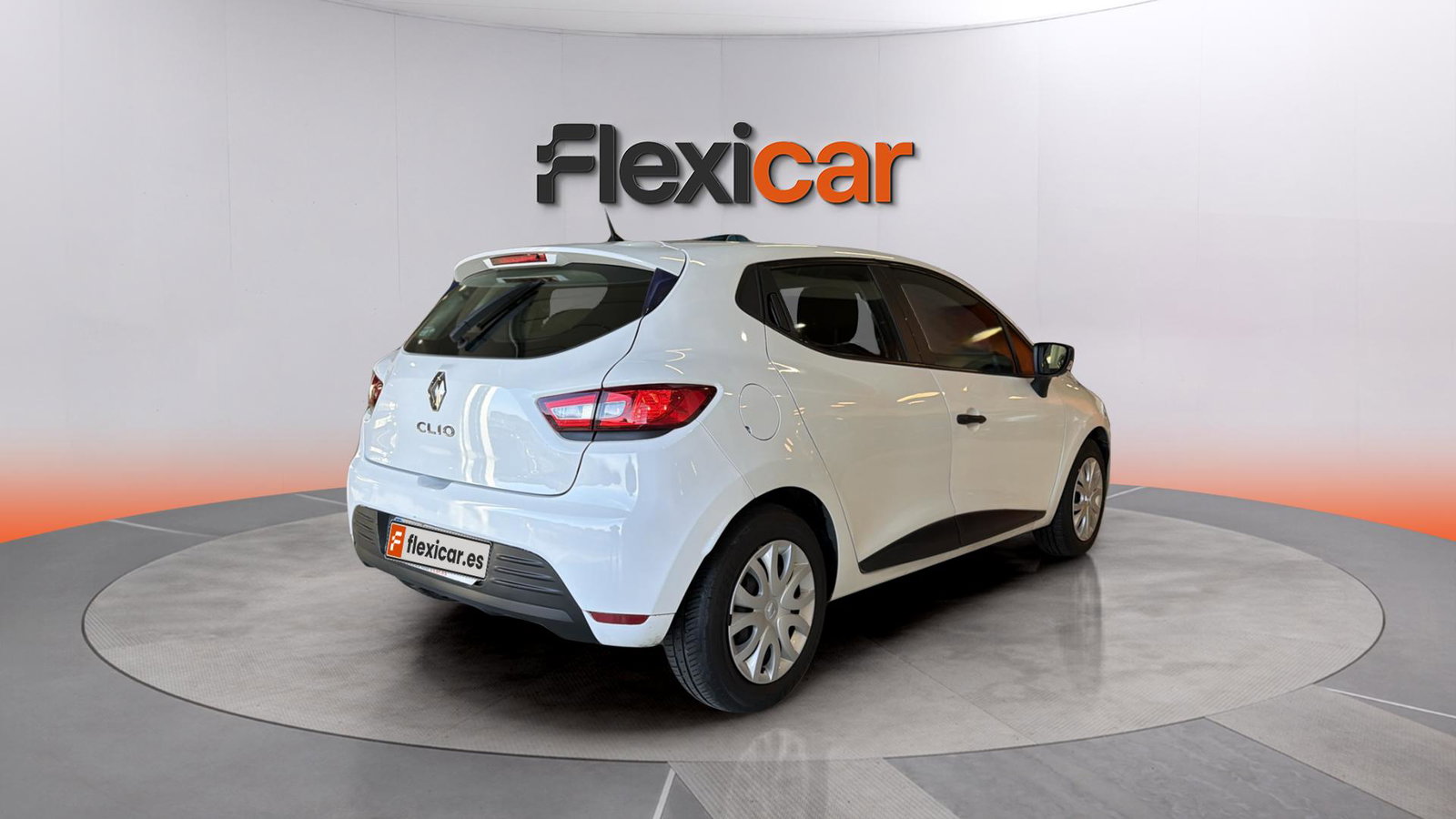 https://cdn-flexicar.caraffinity.it/public_appraisal_images_pro/images/stock/235360/U7GQn8R0oz__img-64bb0c20-11b6-41ca-a3c6-10a0b36b4e8b.jpeg