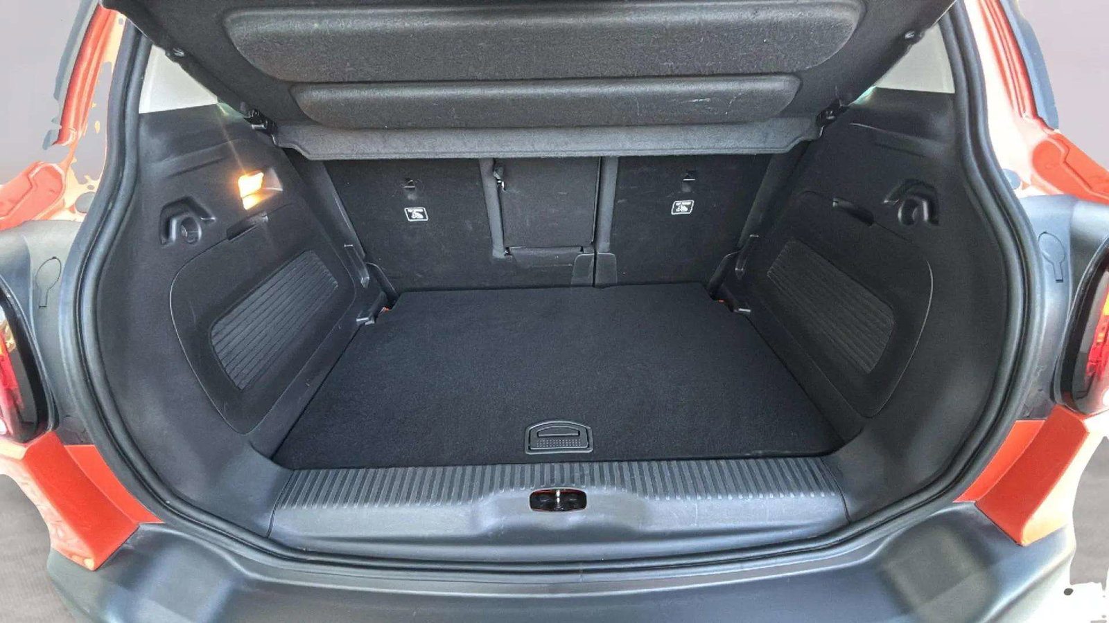 https://cdn-flexicar.caraffinity.it/public_appraisal_images_pro/images/stock/236195/nUA2NgR93C__2769LKL_8e9c2485d72b4d439f3329419a3aecec_Interior_16.jpeg.jpg