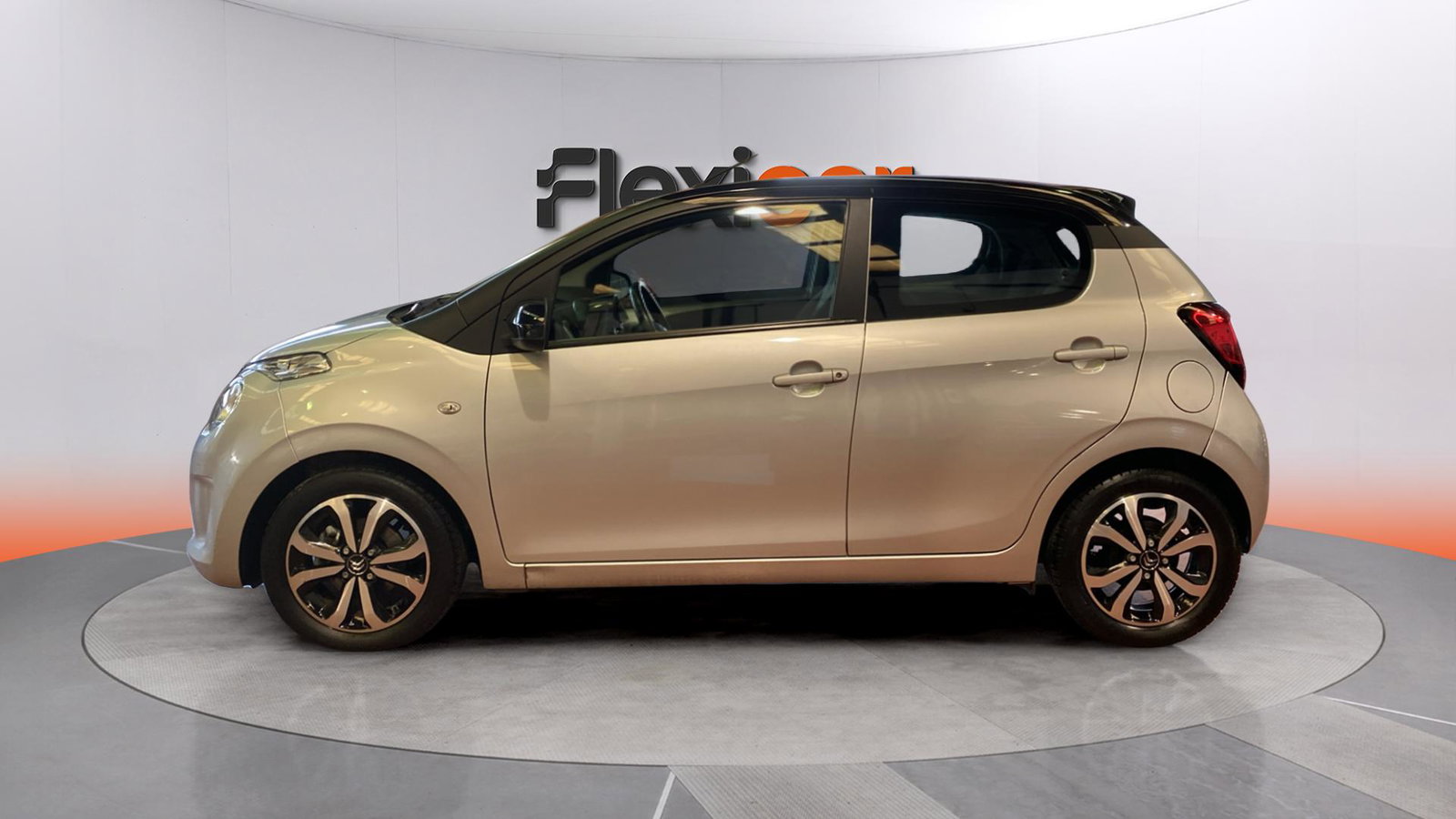 https://cdn-flexicar.caraffinity.it/public_appraisal_images_pro/images/stock/237992/09v7mYWSxX__img-84b6ca1c-1209-4829-ad30-b116018bc7b8.jpeg