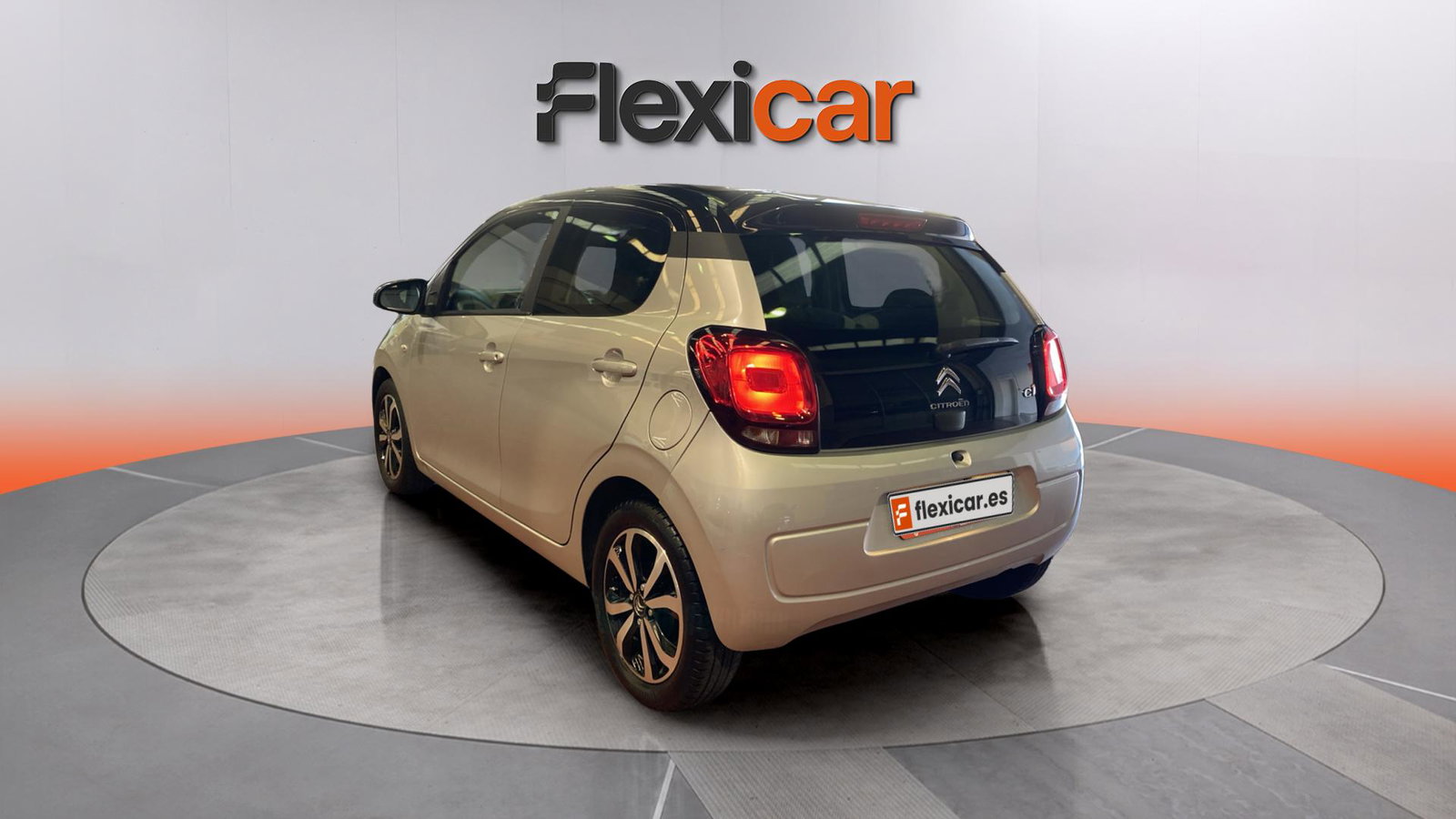 https://cdn-flexicar.caraffinity.it/public_appraisal_images_pro/images/stock/237992/5irPHxSGY6__img-25e6669a-aafa-4acc-8102-99b395140e75.jpeg