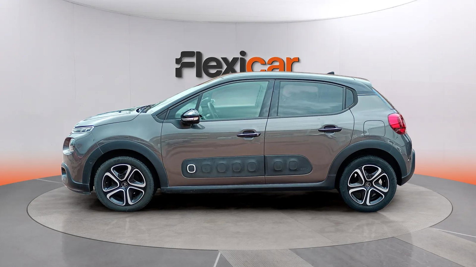 https://cdn-flexicar.caraffinity.it/public_appraisal_images_pro/images/stock/239153/btbV4o3i0R__VF7SXHMRVLT554834_0933b414605548cc9de4a6dad39166bd_Exterior_2.jpg.jpg