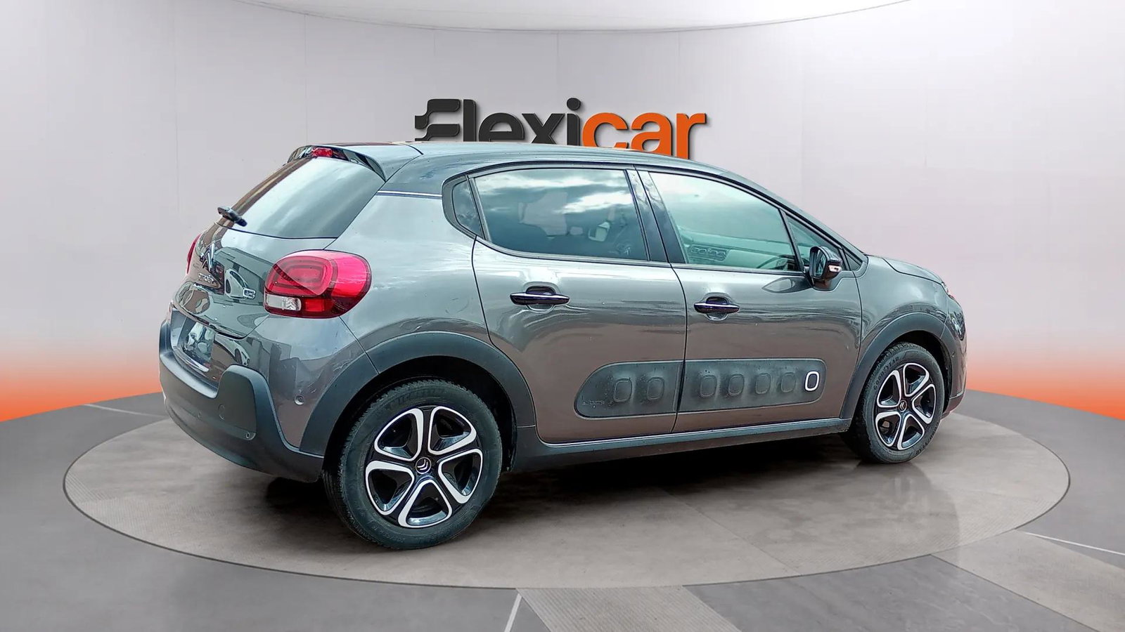 https://cdn-flexicar.caraffinity.it/public_appraisal_images_pro/images/stock/239153/lhosGCxY8f__VF7SXHMRVLT554834_0933b414605548cc9de4a6dad39166bd_Exterior_7.jpg.jpg