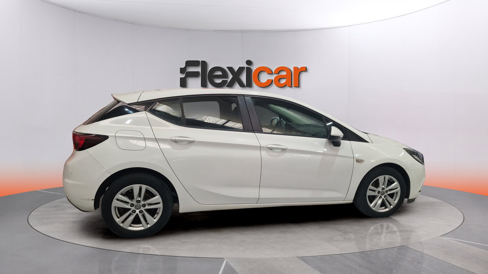 https://cdn-flexicar.caraffinity.it/public_appraisal_images_pro/images/stock/239736/WRcFJyU54d__img-6dd3f0e7-55af-488d-8d40-31e05b28710f.jpeg