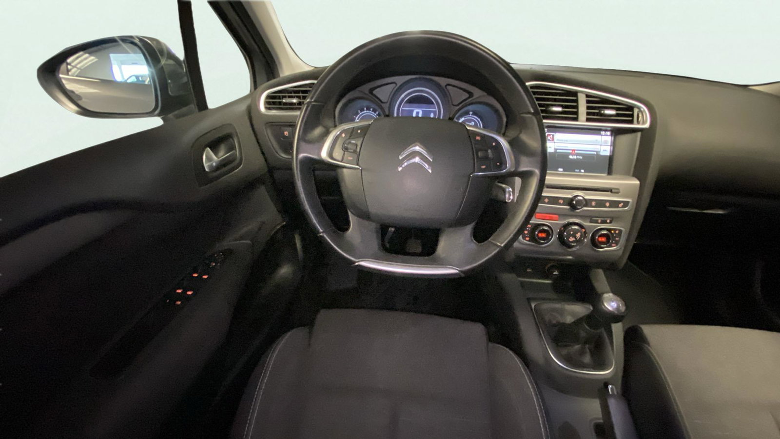 https://cdn-flexicar.caraffinity.it/public_appraisal_images_pro/images/stock/239913/4F7TAlP3yu__img-67b24bc5-0536-4706-af36-c6ba2d6e5f75.jpeg