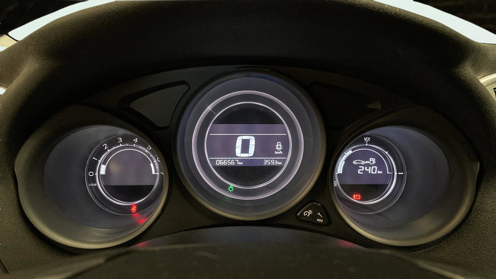 https://cdn-flexicar.caraffinity.it/public_appraisal_images_pro/images/stock/239913/jdBuYhFdH6__img-1e09c25a-c23c-443e-80ca-b1981c1c40f7.jpeg